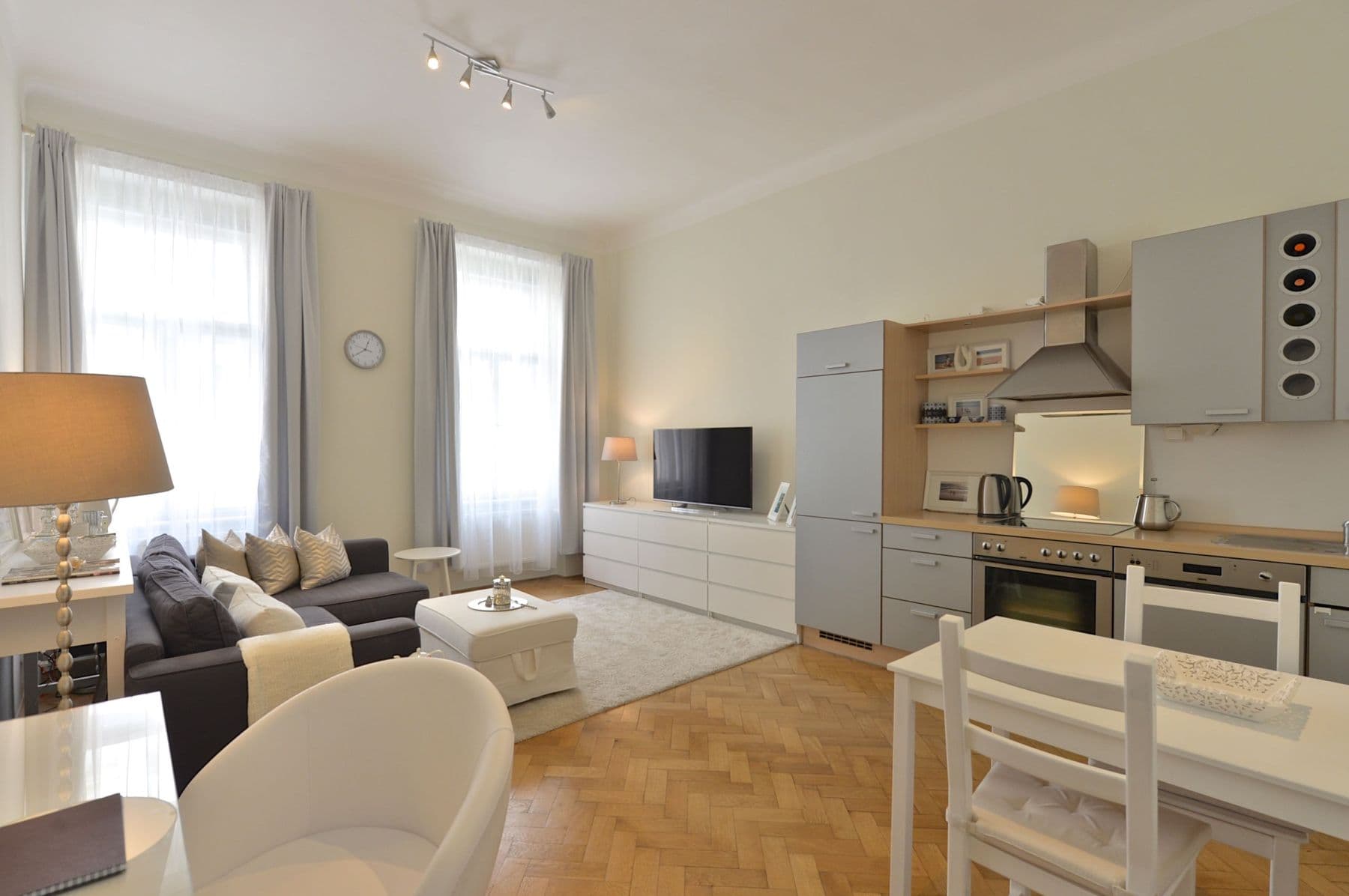 Pronájem bytu 2+kk 55 m², Varšavská, Praha, Praha Pronájem bytu 2+kk 55 m², Varšavská, Praha, Praha