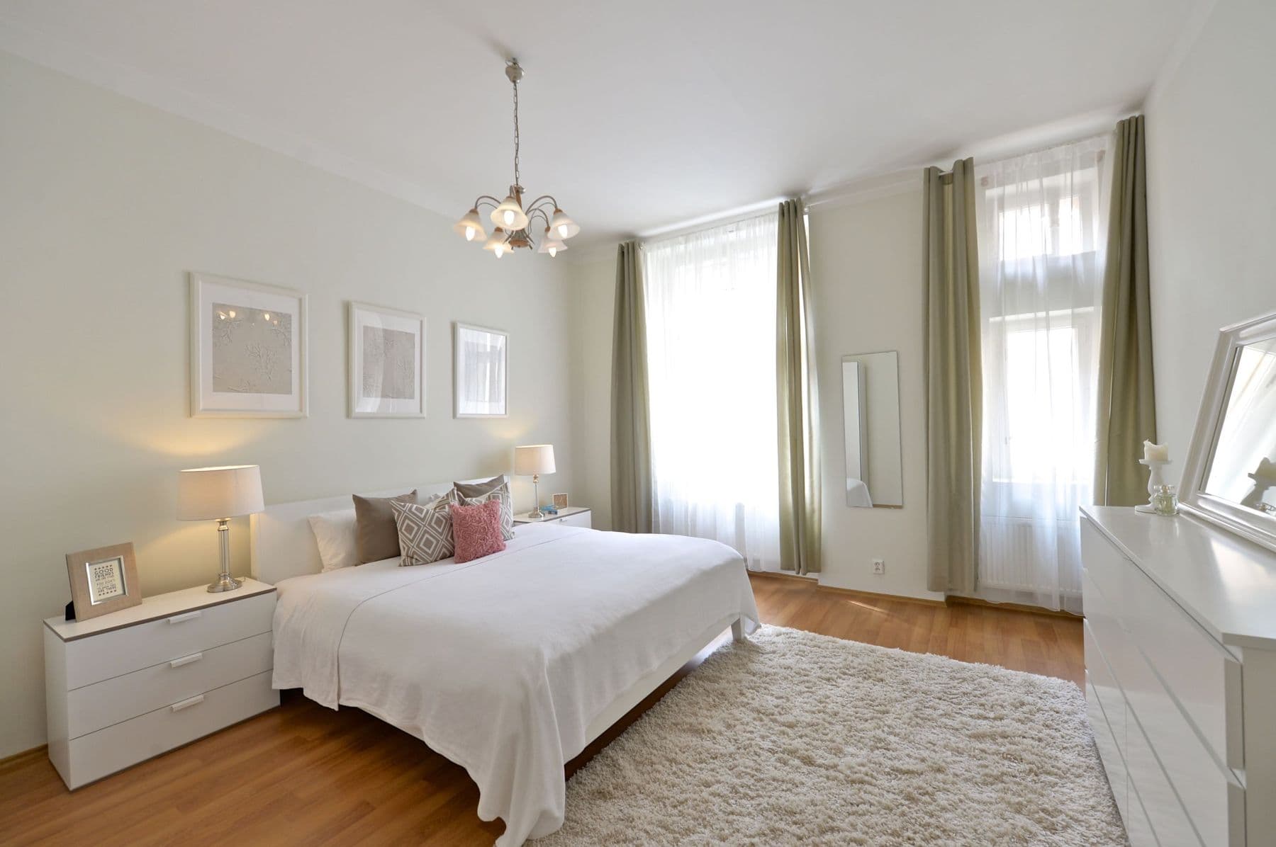 Pronájem bytu 2+kk 55 m², Varšavská, Praha, Praha Pronájem bytu 2+kk 55 m², Varšavská, Praha, Praha