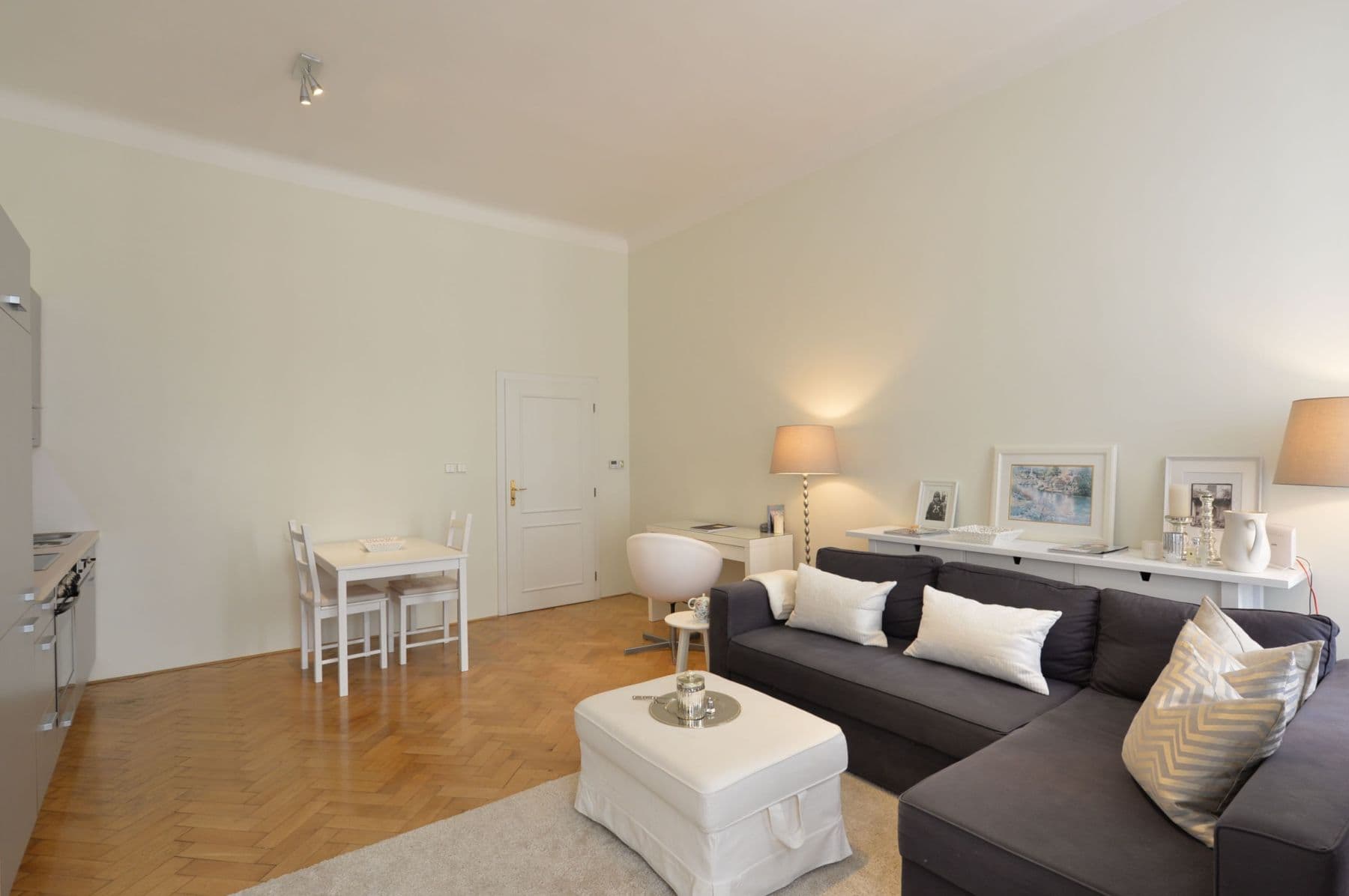 Pronájem bytu 2+kk 55 m², Varšavská, Praha, Praha Pronájem bytu 2+kk 55 m², Varšavská, Praha, Praha
