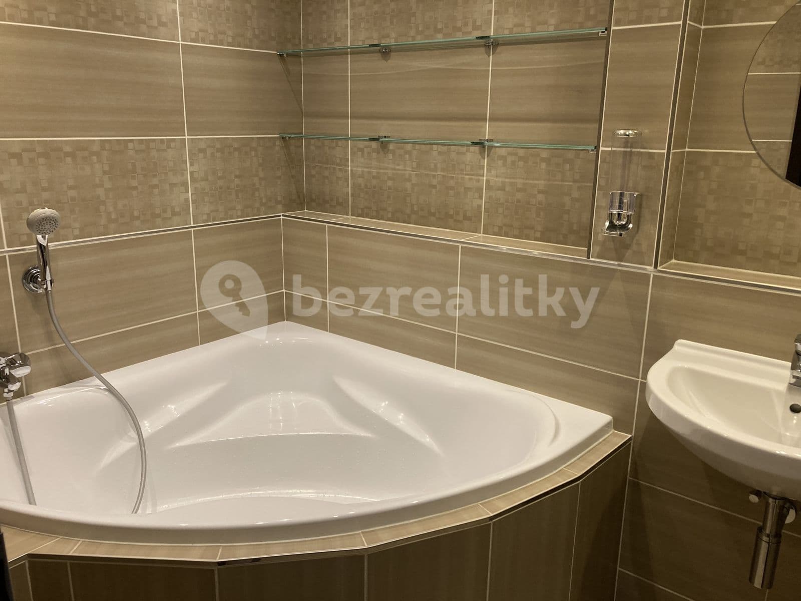 Pronájem bytu 3+kk 83 m², T. G. Masaryka, Horoměřice, Středočeský kraj Pronájem bytu 3+kk 83 m², T. G. Masaryka, Horoměřice, Středočeský kraj