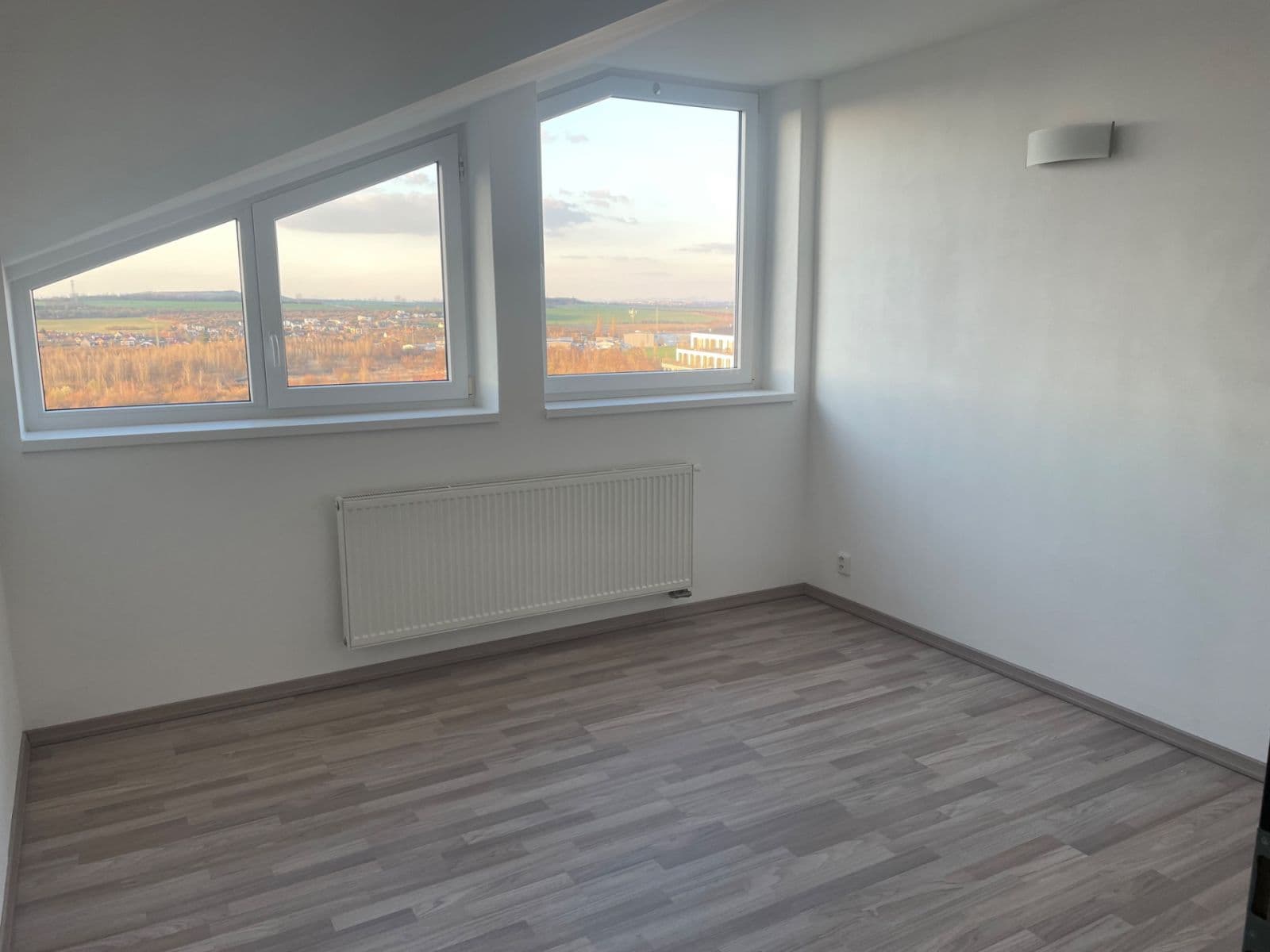 Pronájem bytu 3+kk 83 m², T. G. Masaryka, Horoměřice, Středočeský kraj Pronájem bytu 3+kk 83 m², T. G. Masaryka, Horoměřice, Středočeský kraj