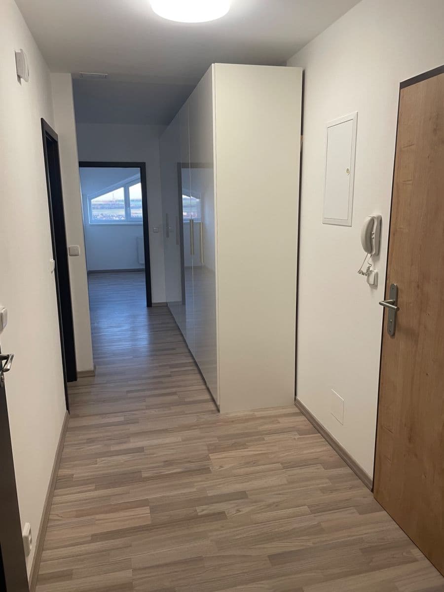 Pronájem bytu 3+kk 83 m², T. G. Masaryka, Horoměřice, Středočeský kraj Pronájem bytu 3+kk 83 m², T. G. Masaryka, Horoměřice, Středočeský kraj