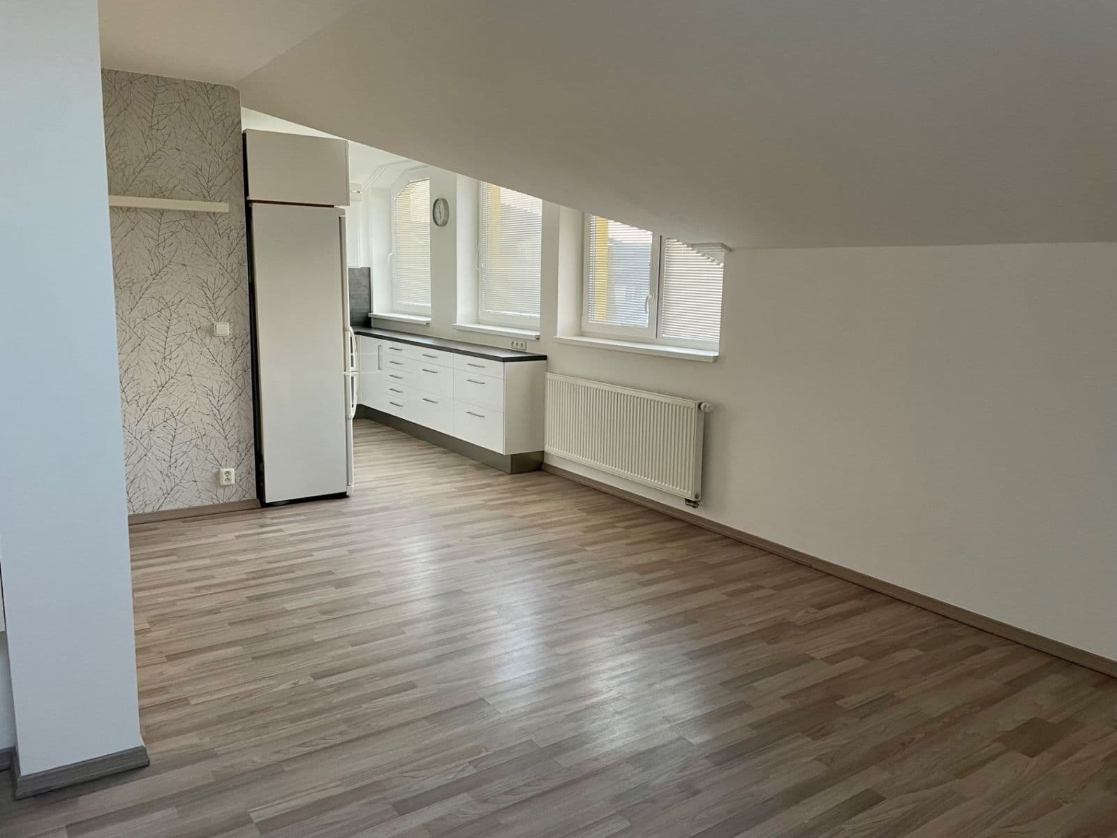 Pronájem bytu 3+kk 83 m², T. G. Masaryka, Horoměřice, Středočeský kraj Pronájem bytu 3+kk 83 m², T. G. Masaryka, Horoměřice, Středočeský kraj