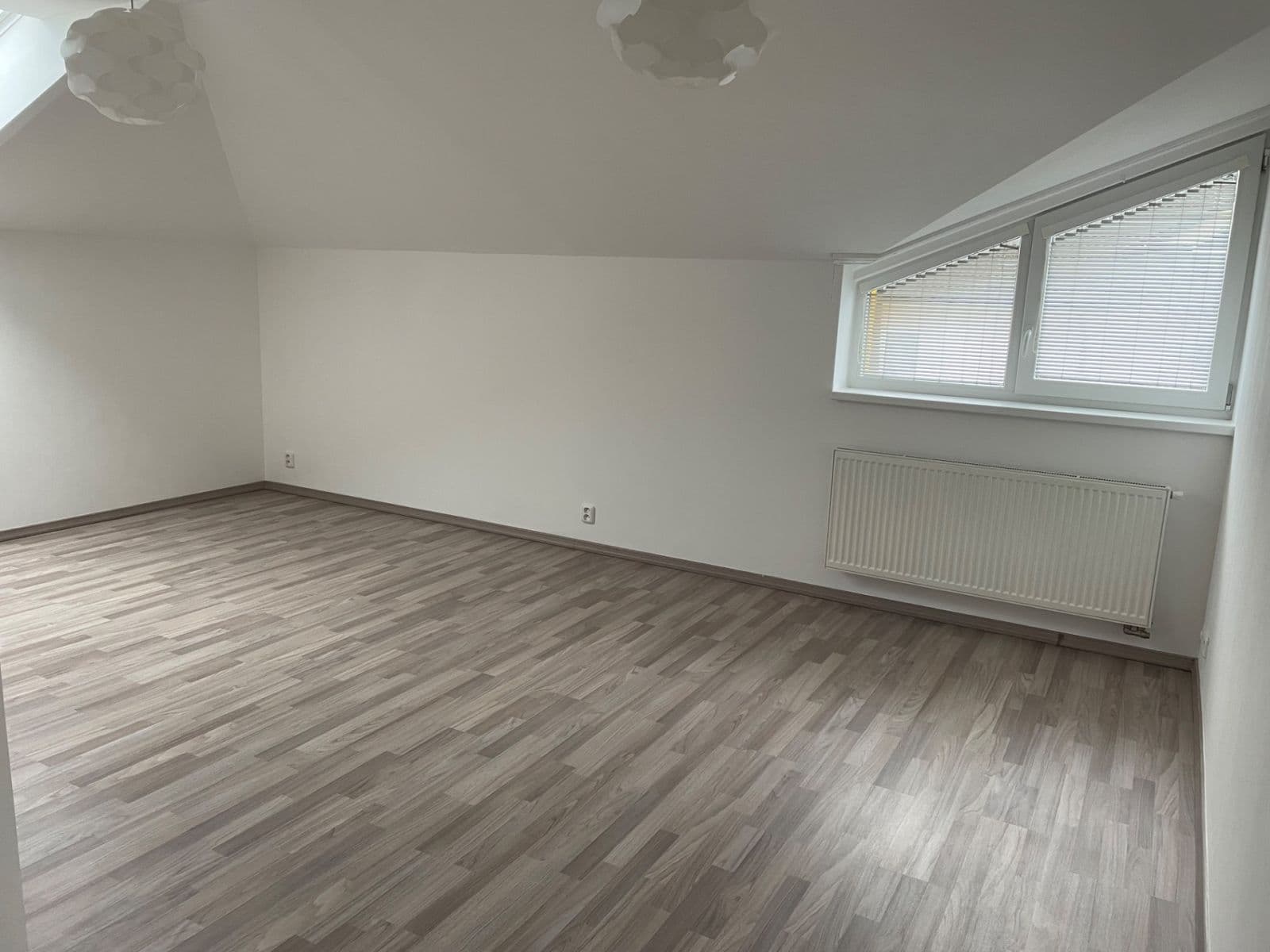 Pronájem bytu 3+kk 83 m², T. G. Masaryka, Horoměřice, Středočeský kraj Pronájem bytu 3+kk 83 m², T. G. Masaryka, Horoměřice, Středočeský kraj