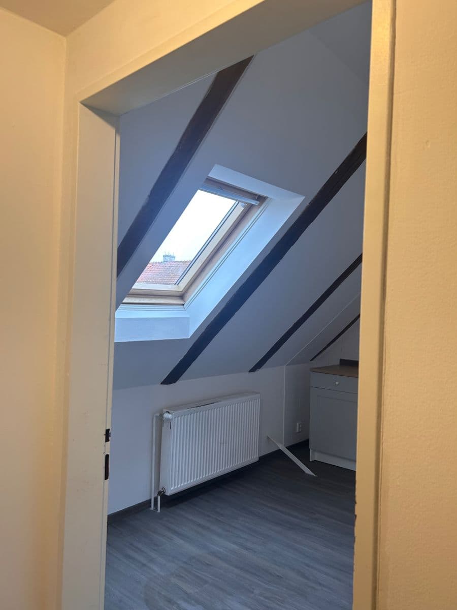 Pronájem bytu Garsoniéra 21 m², Slivenecká, Ořech, Středočeský kraj Pronájem bytu Garsoniéra 21 m², Slivenecká, Ořech, Středočeský kraj