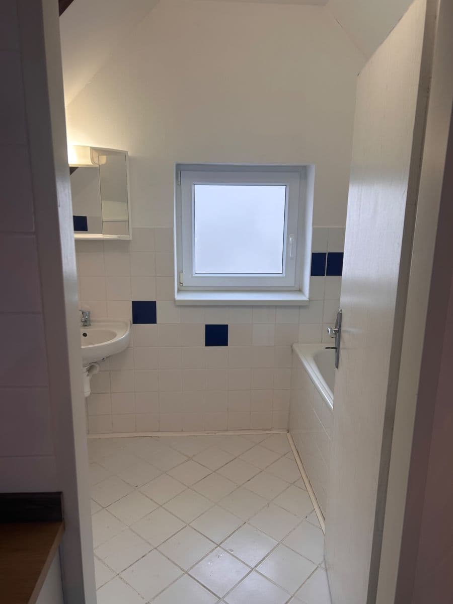 Pronájem bytu Garsoniéra 21 m², Slivenecká, Ořech, Středočeský kraj Pronájem bytu Garsoniéra 21 m², Slivenecká, Ořech, Středočeský kraj