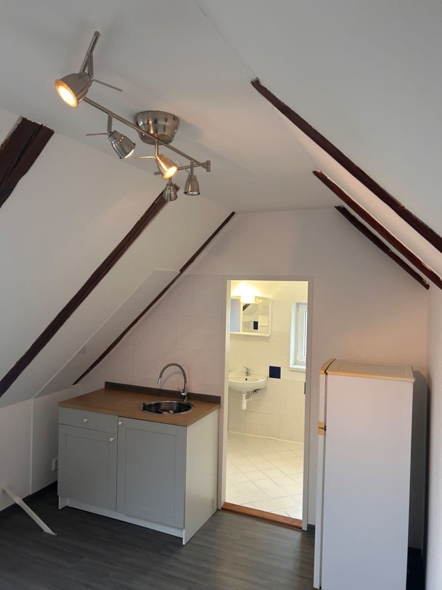 Pronájem bytu Garsoniéra 21 m², Slivenecká, Ořech, Středočeský kraj Pronájem bytu Garsoniéra 21 m², Slivenecká, Ořech, Středočeský kraj