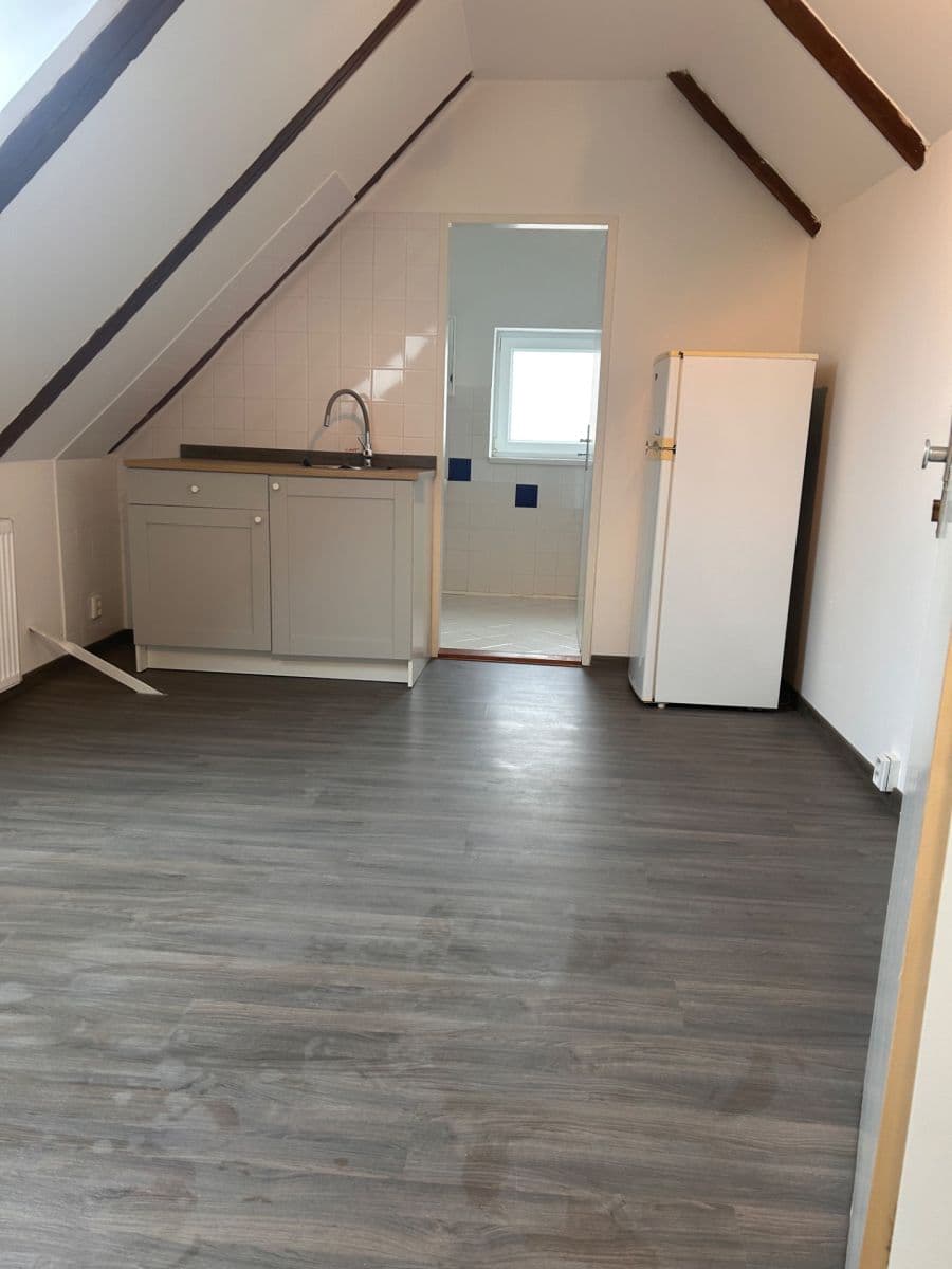 Pronájem bytu Garsoniéra 21 m², Slivenecká, Ořech, Středočeský kraj Pronájem bytu Garsoniéra 21 m², Slivenecká, Ořech, Středočeský kraj