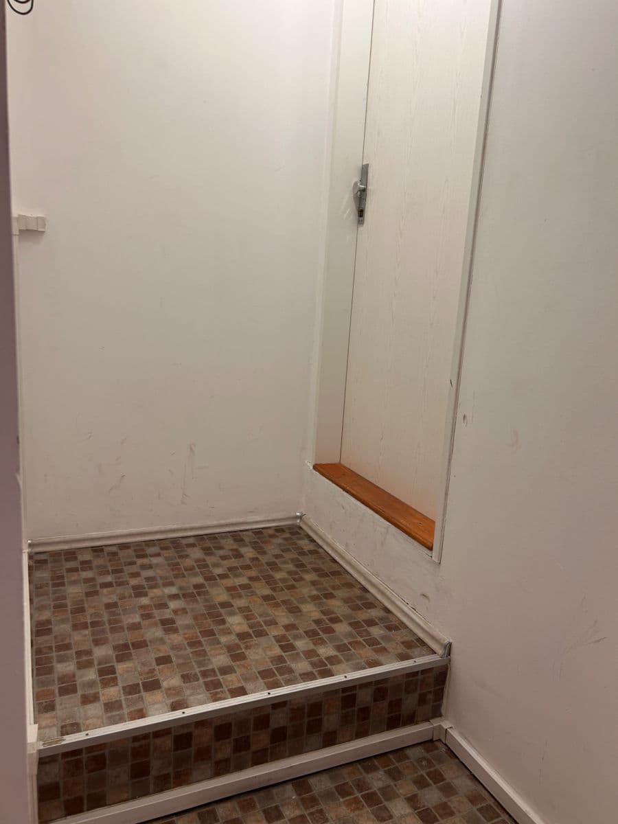 Pronájem bytu Garsoniéra 21 m², Slivenecká, Ořech, Středočeský kraj Pronájem bytu Garsoniéra 21 m², Slivenecká, Ořech, Středočeský kraj