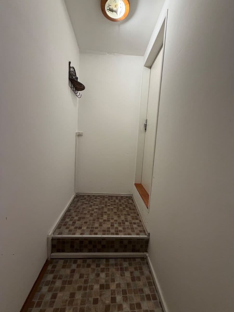 Pronájem bytu Garsoniéra 21 m², Slivenecká, Ořech, Středočeský kraj Pronájem bytu Garsoniéra 21 m², Slivenecká, Ořech, Středočeský kraj