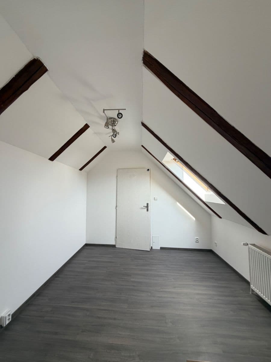 Pronájem bytu Garsoniéra 21 m², Slivenecká, Ořech, Středočeský kraj Pronájem bytu Garsoniéra 21 m², Slivenecká, Ořech, Středočeský kraj