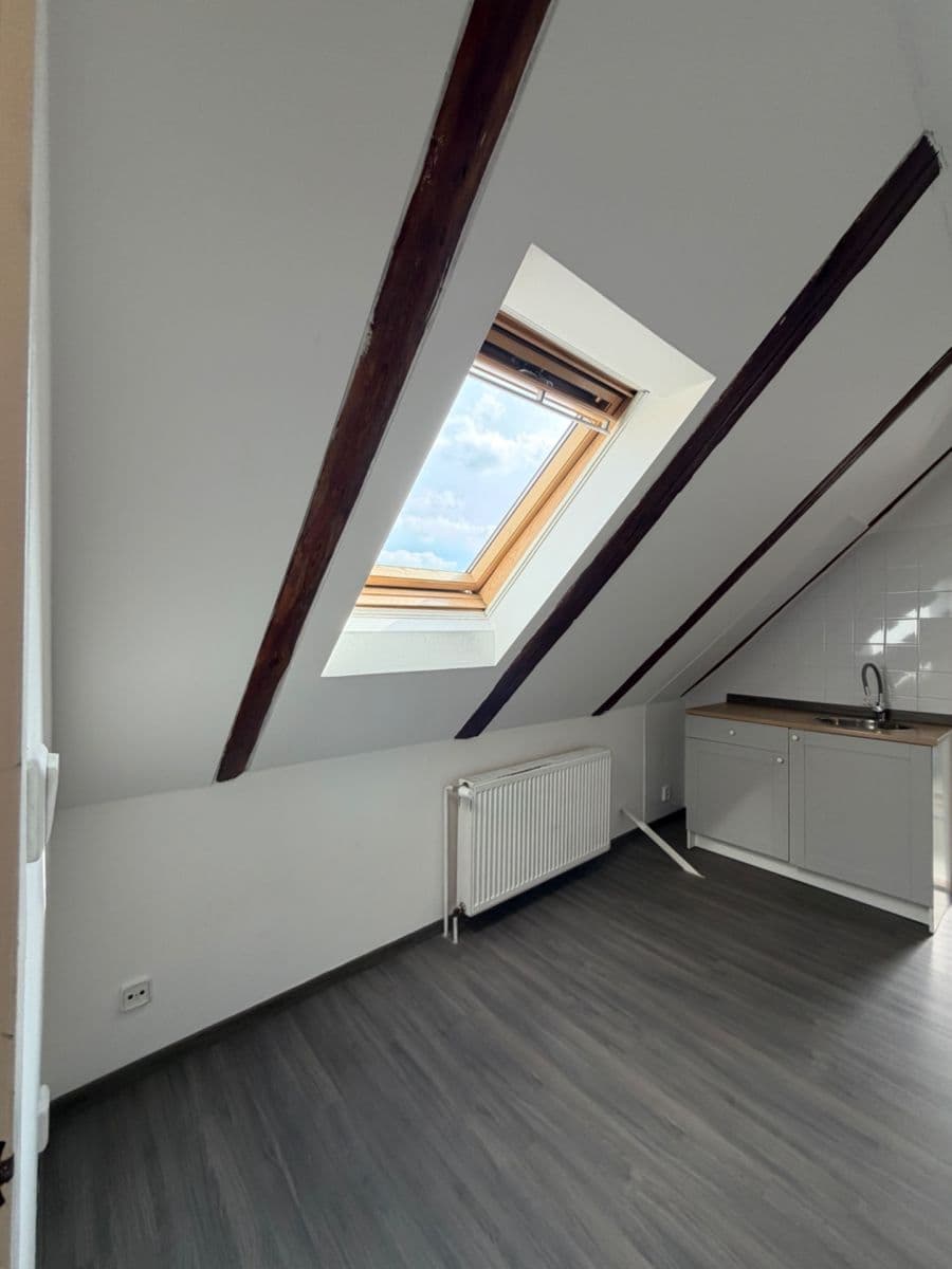 Pronájem bytu Garsoniéra 21 m², Slivenecká, Ořech, Středočeský kraj Pronájem bytu Garsoniéra 21 m², Slivenecká, Ořech, Středočeský kraj