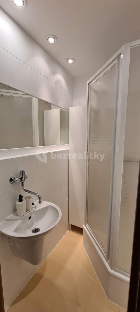 Pronájem bytu 1+kk 34 m², Bělehradská, Pardubice, Pardubický kraj Pronájem bytu 1+kk 34 m², Bělehradská, Pardubice, Pardubický kraj