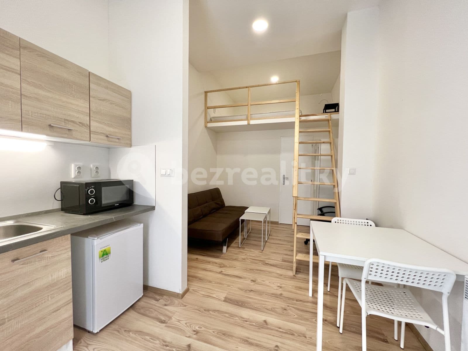 Pronájem bytu 1+kk 23 m², Hybešova, Brno, Jihomoravský kraj Pronájem bytu 1+kk 23 m², Hybešova, Brno, Jihomoravský kraj