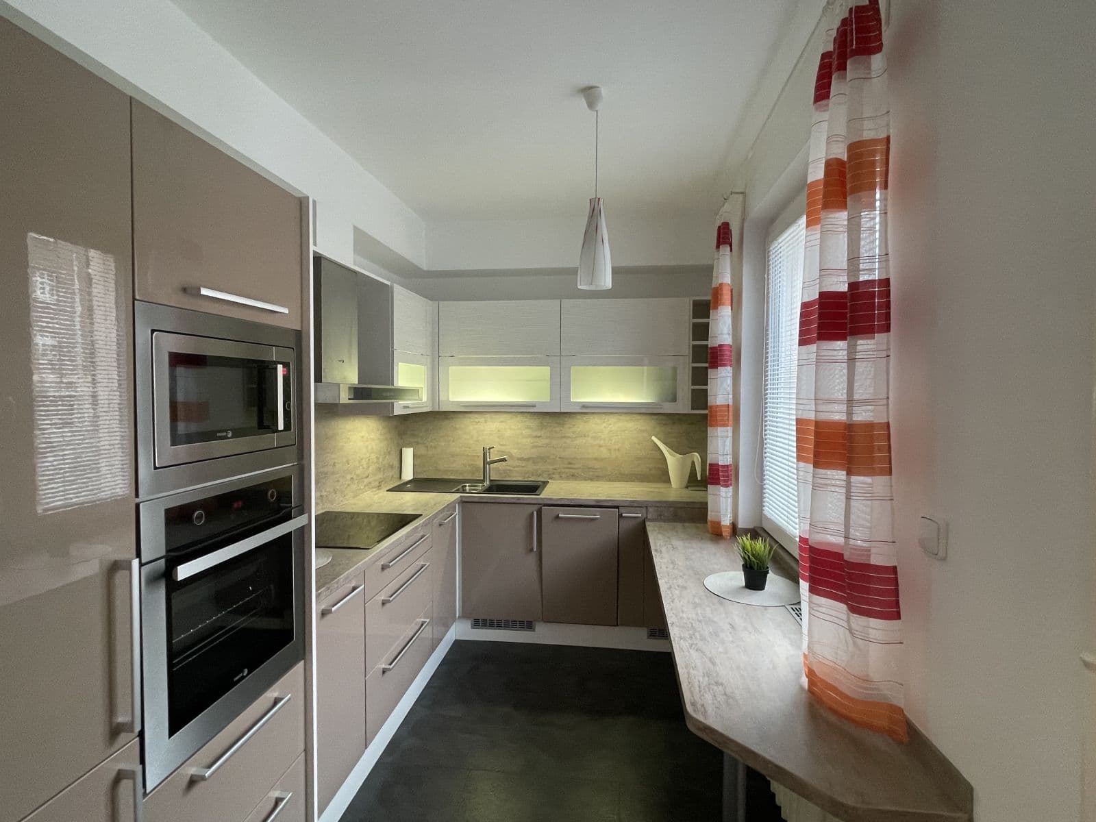 Pronájem bytu 2+1 51 m², Bělohorská, Praha, Praha Pronájem bytu 2+1 51 m², Bělohorská, Praha, Praha