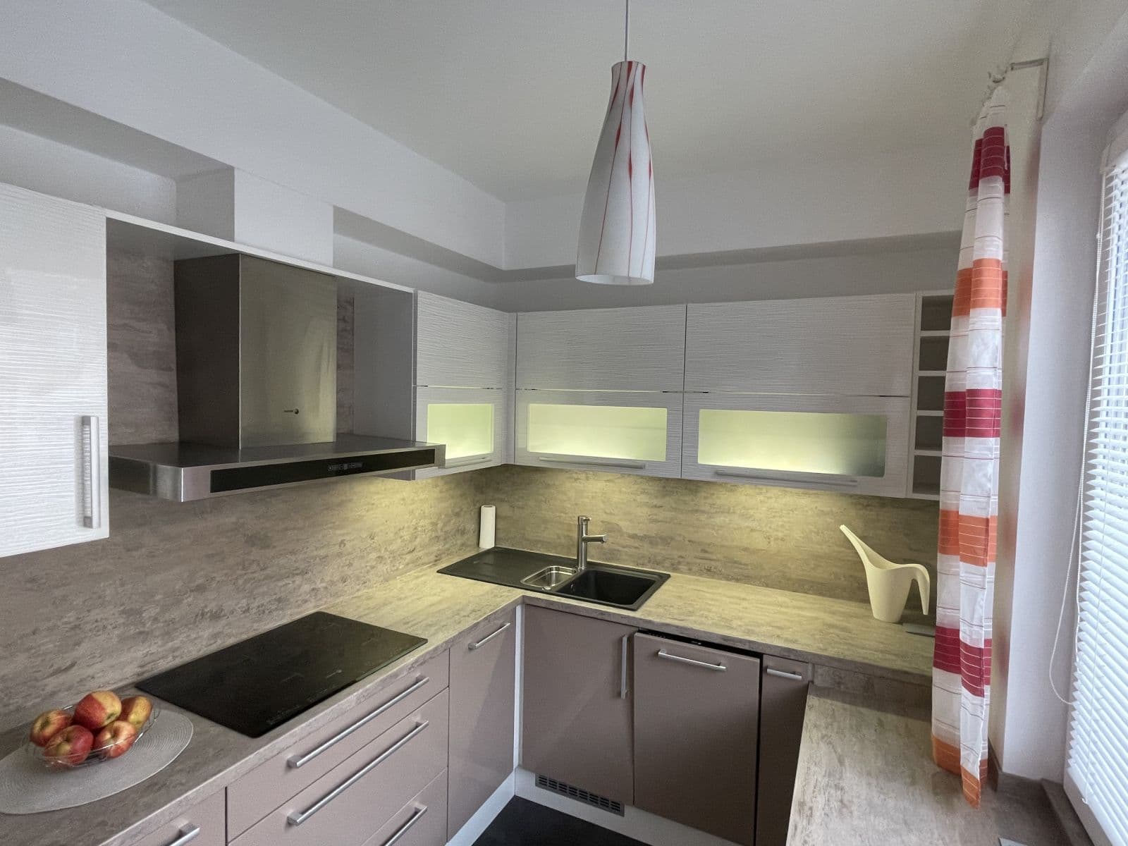 Pronájem bytu 2+1 51 m², Bělohorská, Praha, Praha Pronájem bytu 2+1 51 m², Bělohorská, Praha, Praha