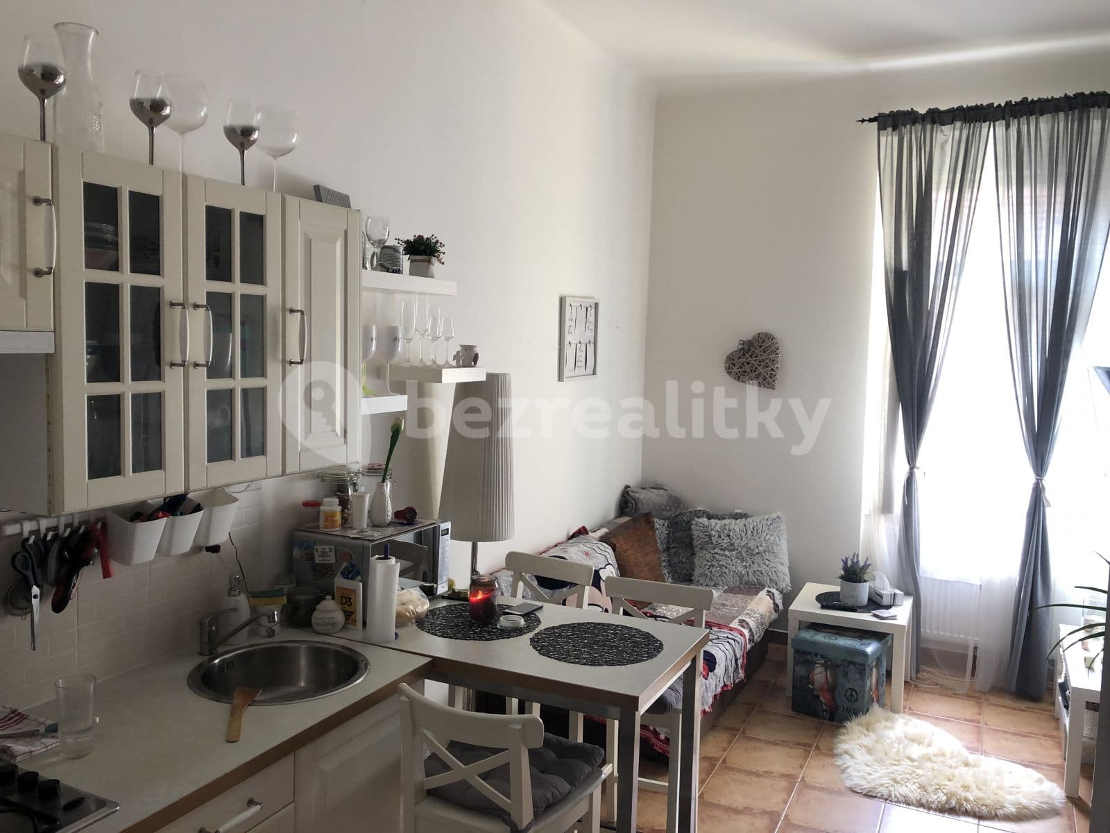 Pronájem bytu 2+kk 42 m², Grafická, Praha, Praha Pronájem bytu 2+kk 42 m², Grafická, Praha, Praha