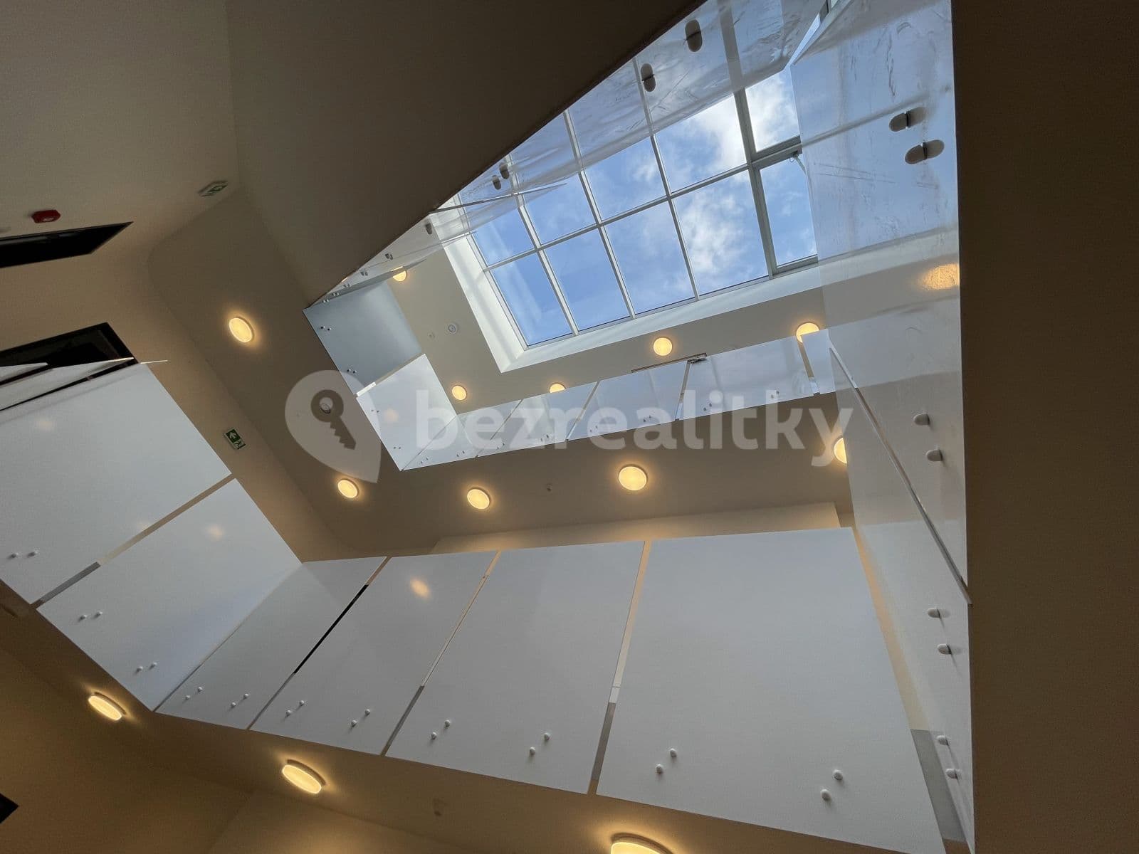 Pronájem bytu 1+kk 30 m², Křižanská, Praha, Praha Pronájem bytu 1+kk 30 m², Křižanská, Praha, Praha