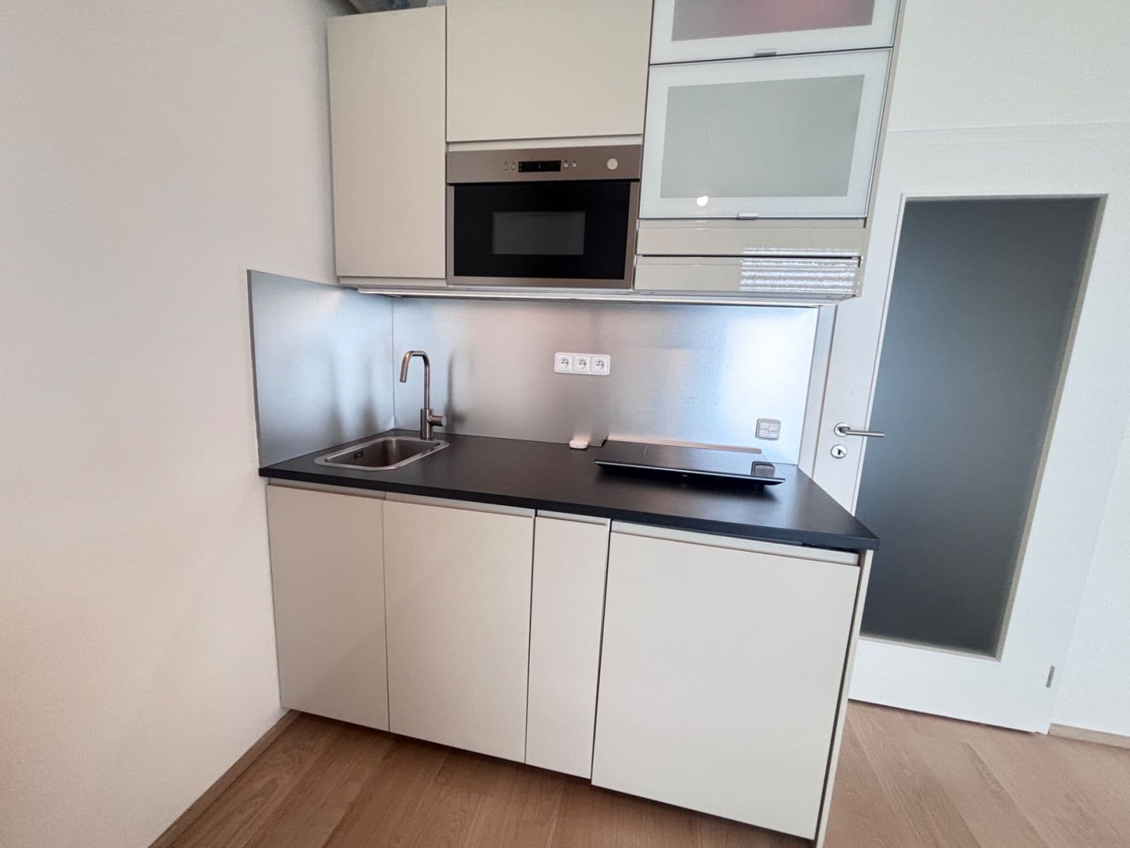 Pronájem bytu 1+kk 30 m², Křižanská, Praha, Praha Pronájem bytu 1+kk 30 m², Křižanská, Praha, Praha