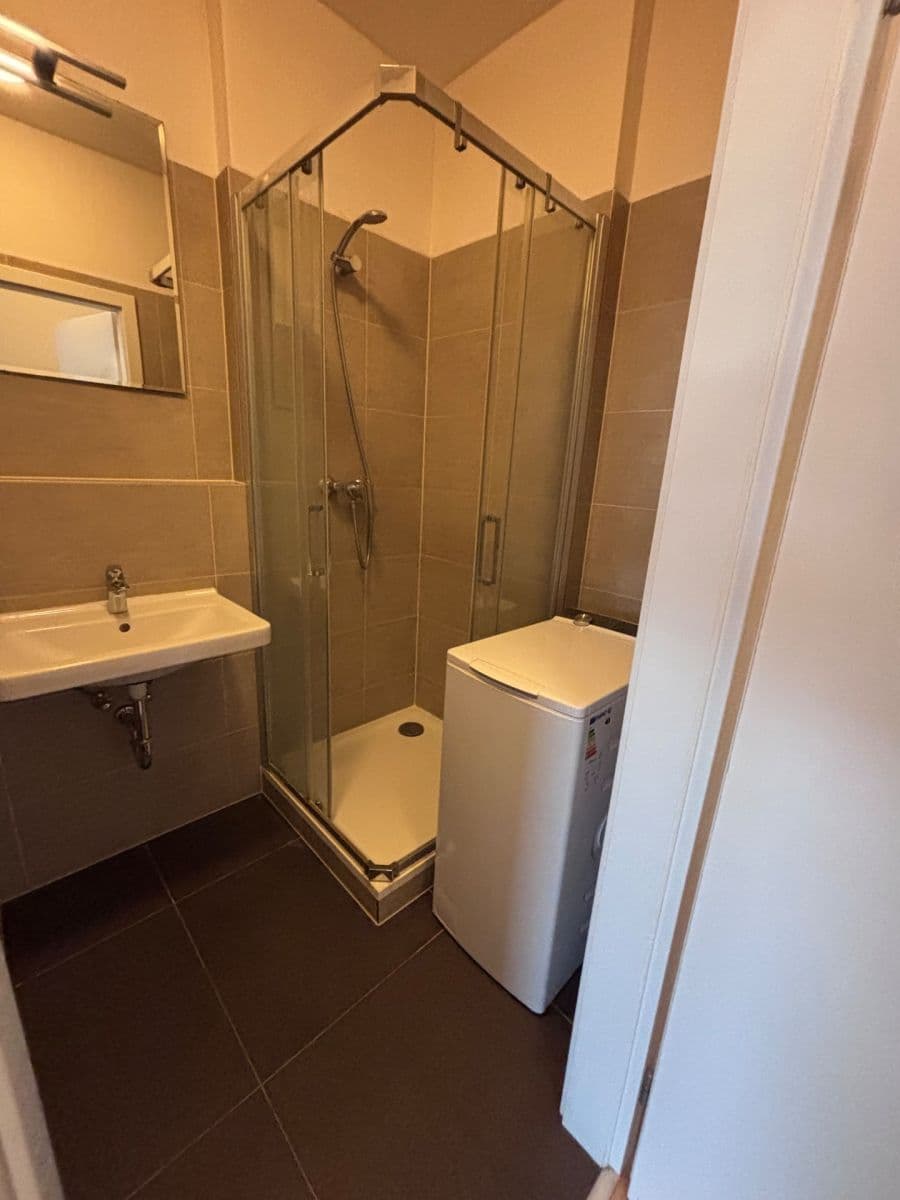 Pronájem bytu 1+kk 30 m², Křižanská, Praha, Praha Pronájem bytu 1+kk 30 m², Křižanská, Praha, Praha