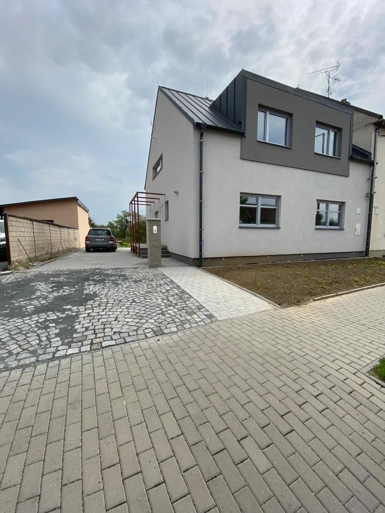 Pronájem bytu 1+kk 25 m², Zámostí, Uherské Hradiště, Zlínský kraj Pronájem bytu 1+kk 25 m², Zámostí, Uherské Hradiště, Zlínský kraj