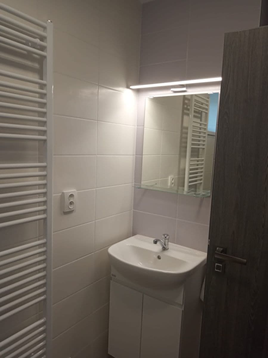 Pronájem bytu 1+kk 25 m², Zámostí, Uherské Hradiště, Zlínský kraj Pronájem bytu 1+kk 25 m², Zámostí, Uherské Hradiště, Zlínský kraj