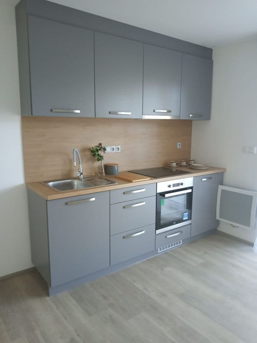 Pronájem bytu 1+kk 25 m², Zámostí, Uherské Hradiště, Zlínský kraj Pronájem bytu 1+kk 25 m², Zámostí, Uherské Hradiště, Zlínský kraj