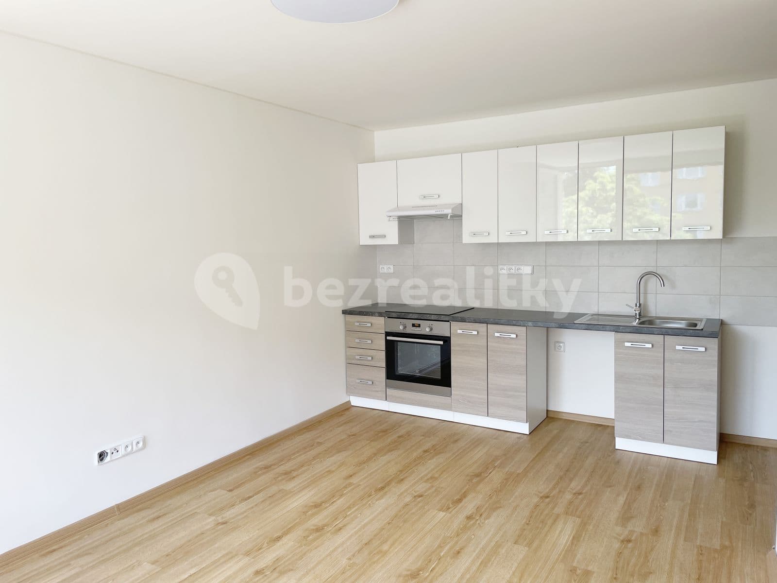 Pronájem bytu 2+kk 40 m², Bělehradská, Most, Ústecký kraj Pronájem bytu 2+kk 40 m², Bělehradská, Most, Ústecký kraj