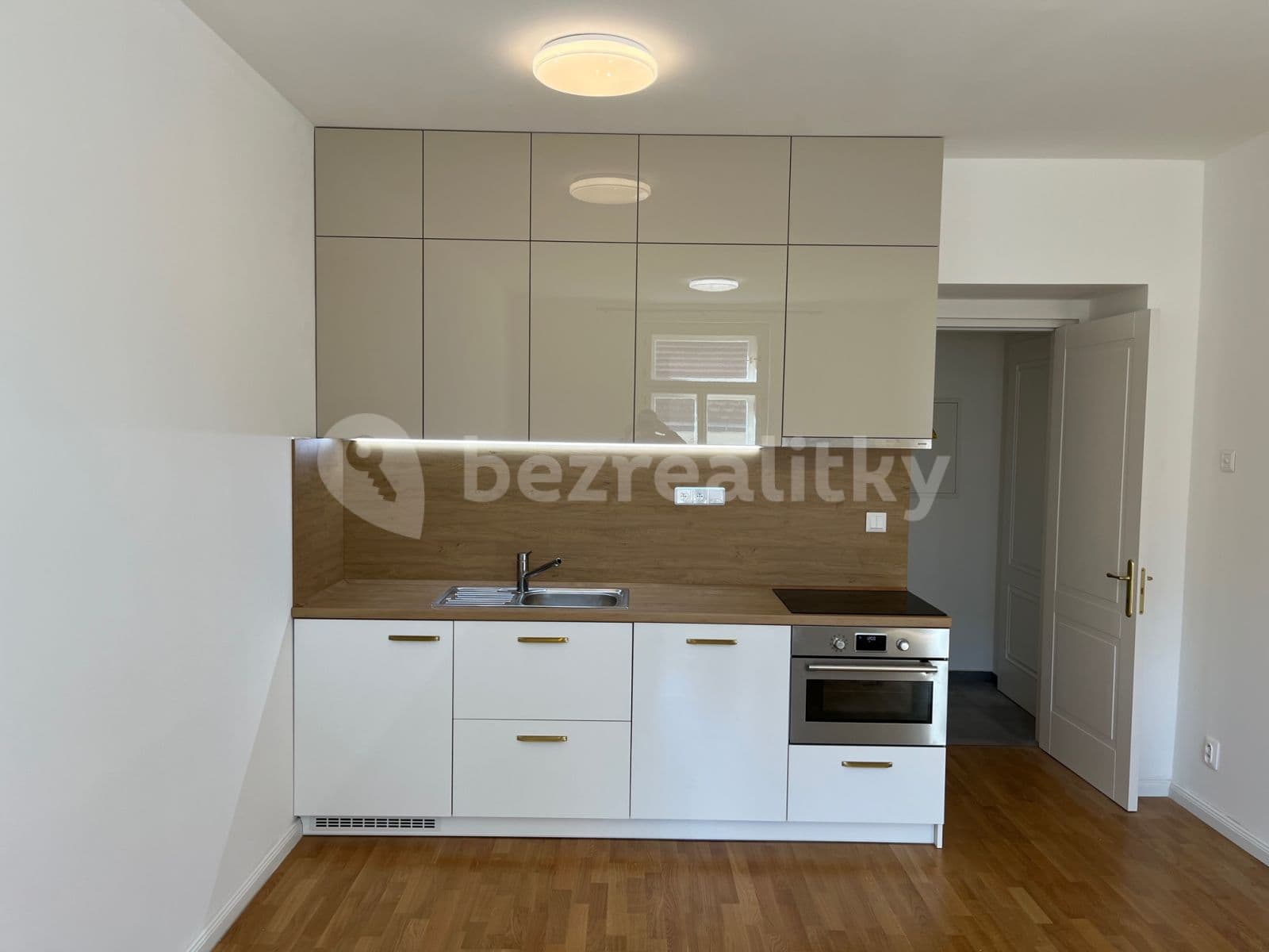 Pronájem bytu 1+kk 31 m², Rubešova, Praha, Praha Pronájem bytu 1+kk 31 m², Rubešova, Praha, Praha