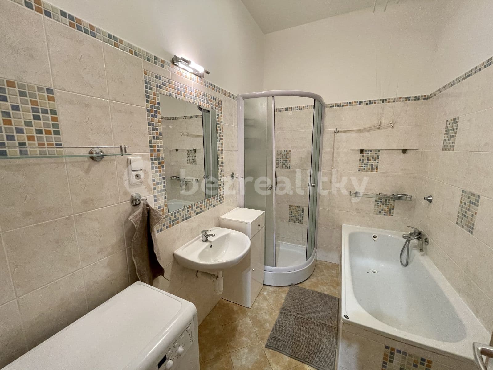 Pronájem bytu 2+kk 64 m², Topolová, Milovice, Středočeský kraj Pronájem bytu 2+kk 64 m², Topolová, Milovice, Středočeský kraj