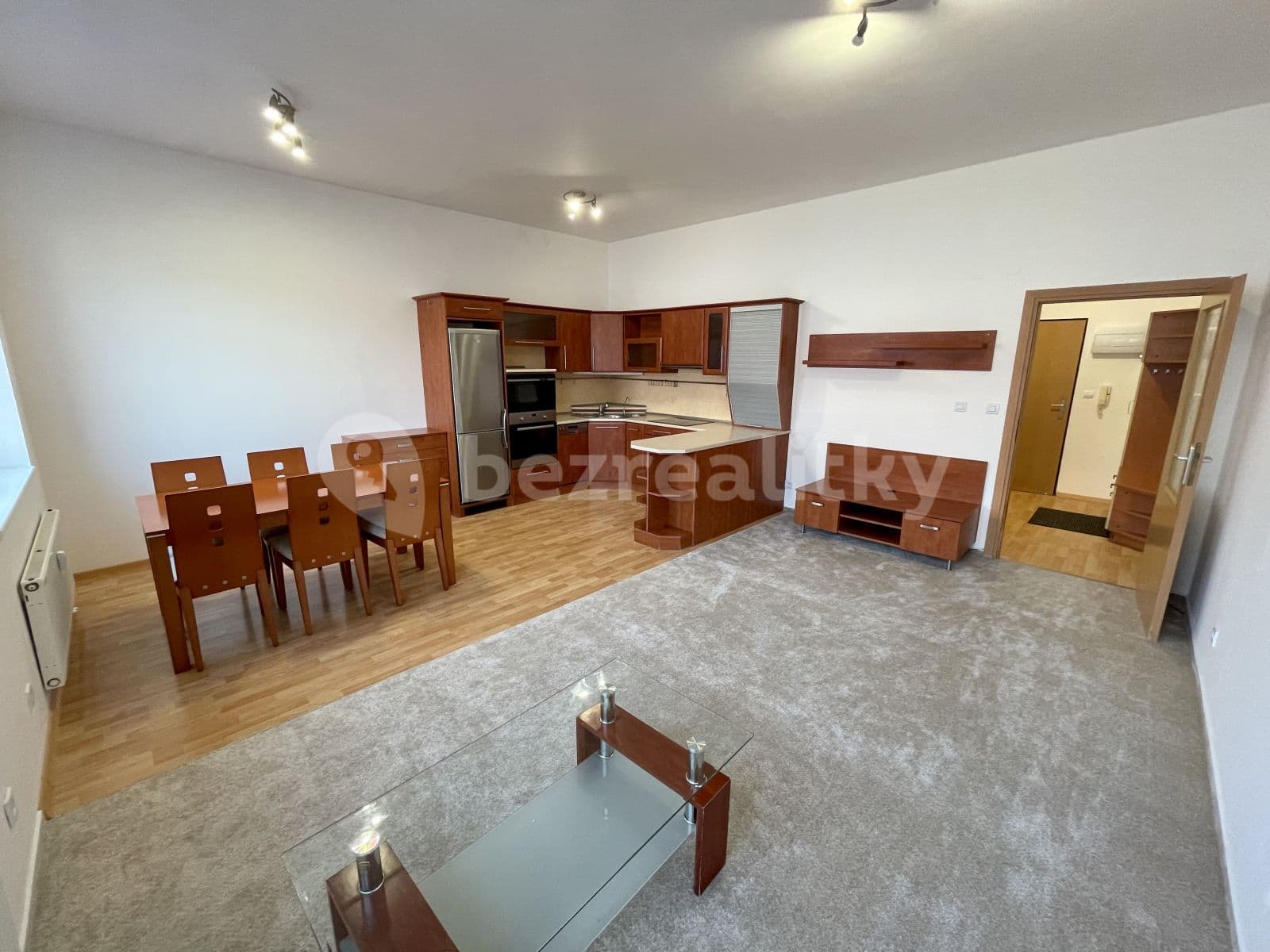 Pronájem bytu 2+kk 64 m², Topolová, Milovice, Středočeský kraj Pronájem bytu 2+kk 64 m², Topolová, Milovice, Středočeský kraj