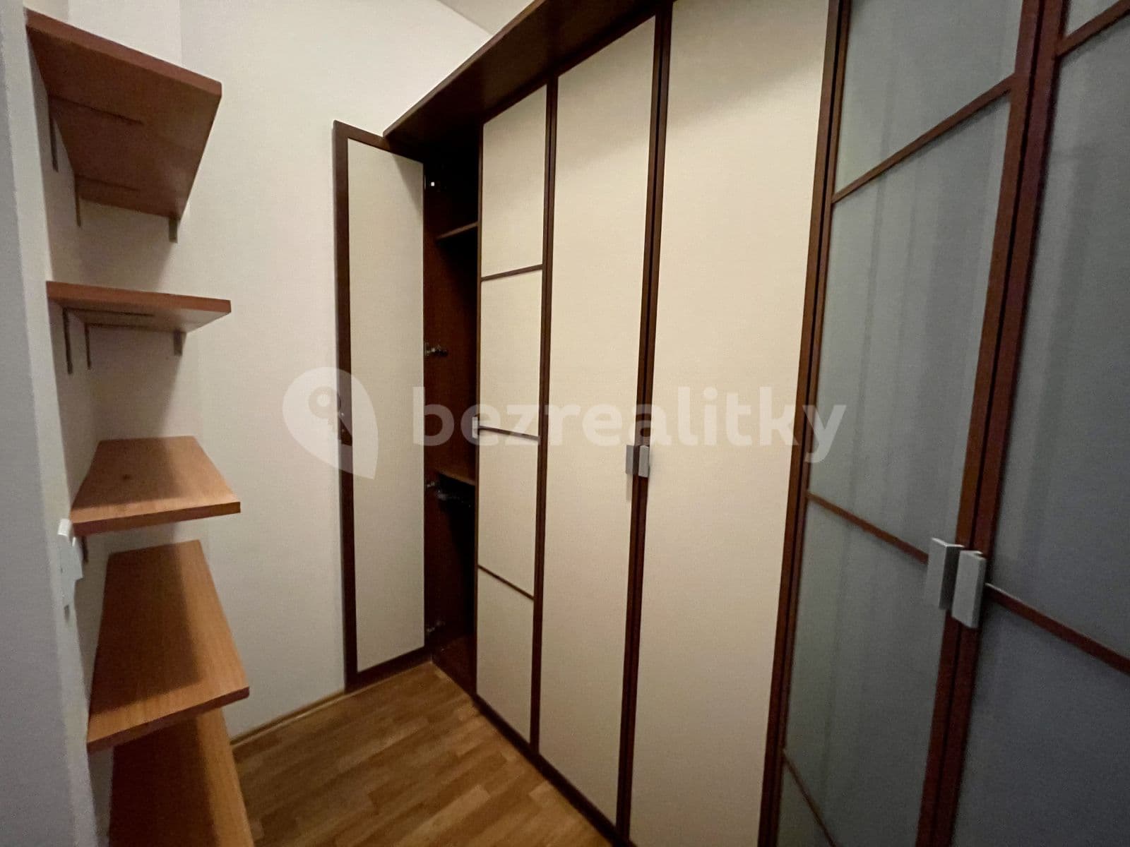 Pronájem bytu 2+kk 64 m², Topolová, Milovice, Středočeský kraj Pronájem bytu 2+kk 64 m², Topolová, Milovice, Středočeský kraj