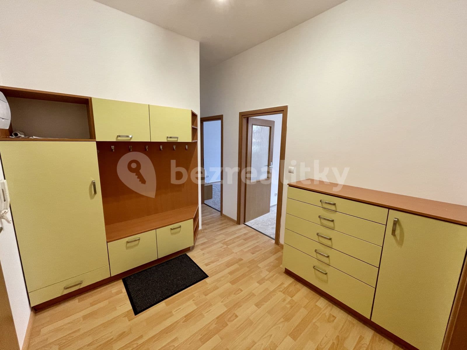 Pronájem bytu 2+kk 64 m², Topolová, Milovice, Středočeský kraj Pronájem bytu 2+kk 64 m², Topolová, Milovice, Středočeský kraj