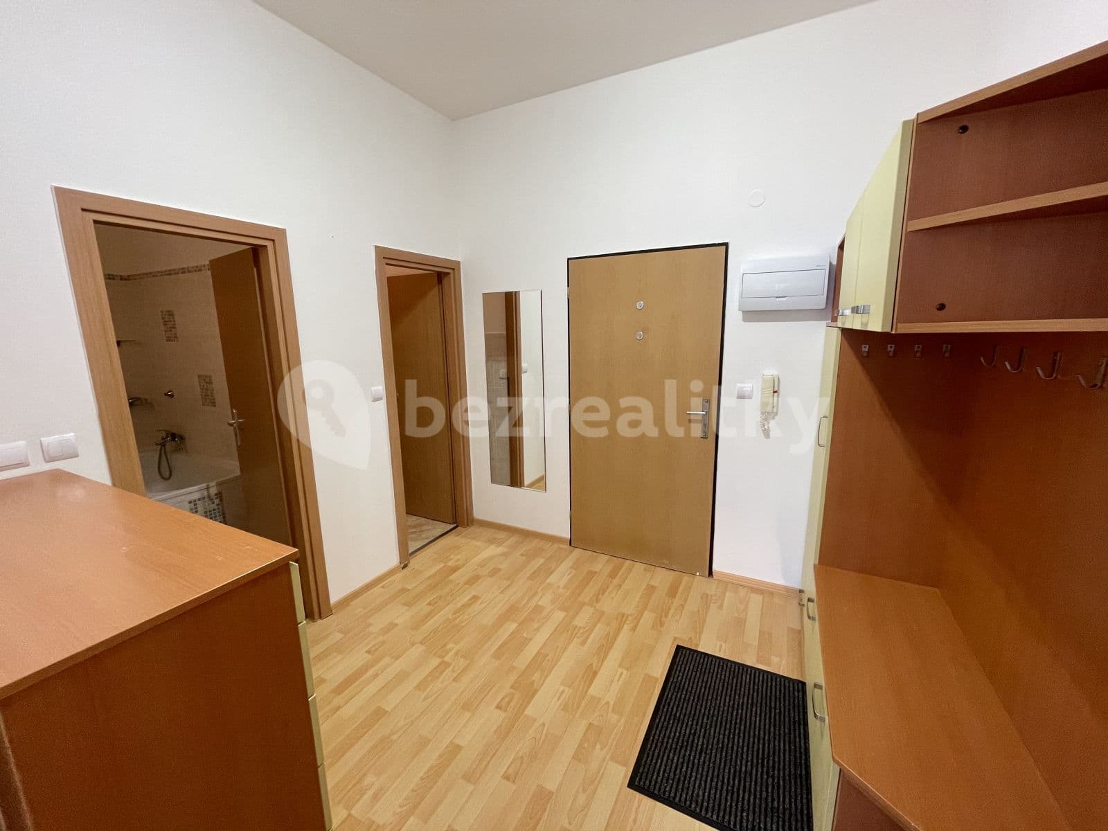 Pronájem bytu 2+kk 64 m², Topolová, Milovice, Středočeský kraj Pronájem bytu 2+kk 64 m², Topolová, Milovice, Středočeský kraj