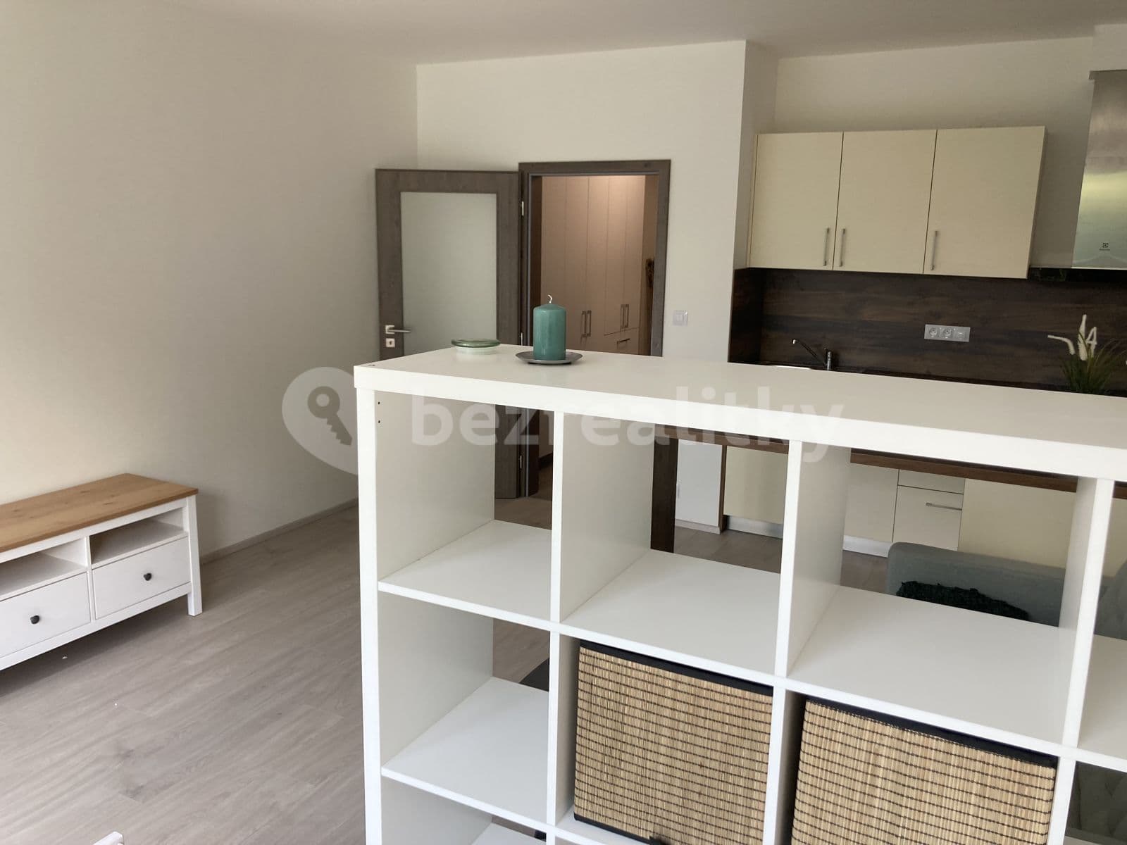 Pronájem bytu 1+kk 37 m², Pod Viaduktem, Praha, Praha Pronájem bytu 1+kk 37 m², Pod Viaduktem, Praha, Praha