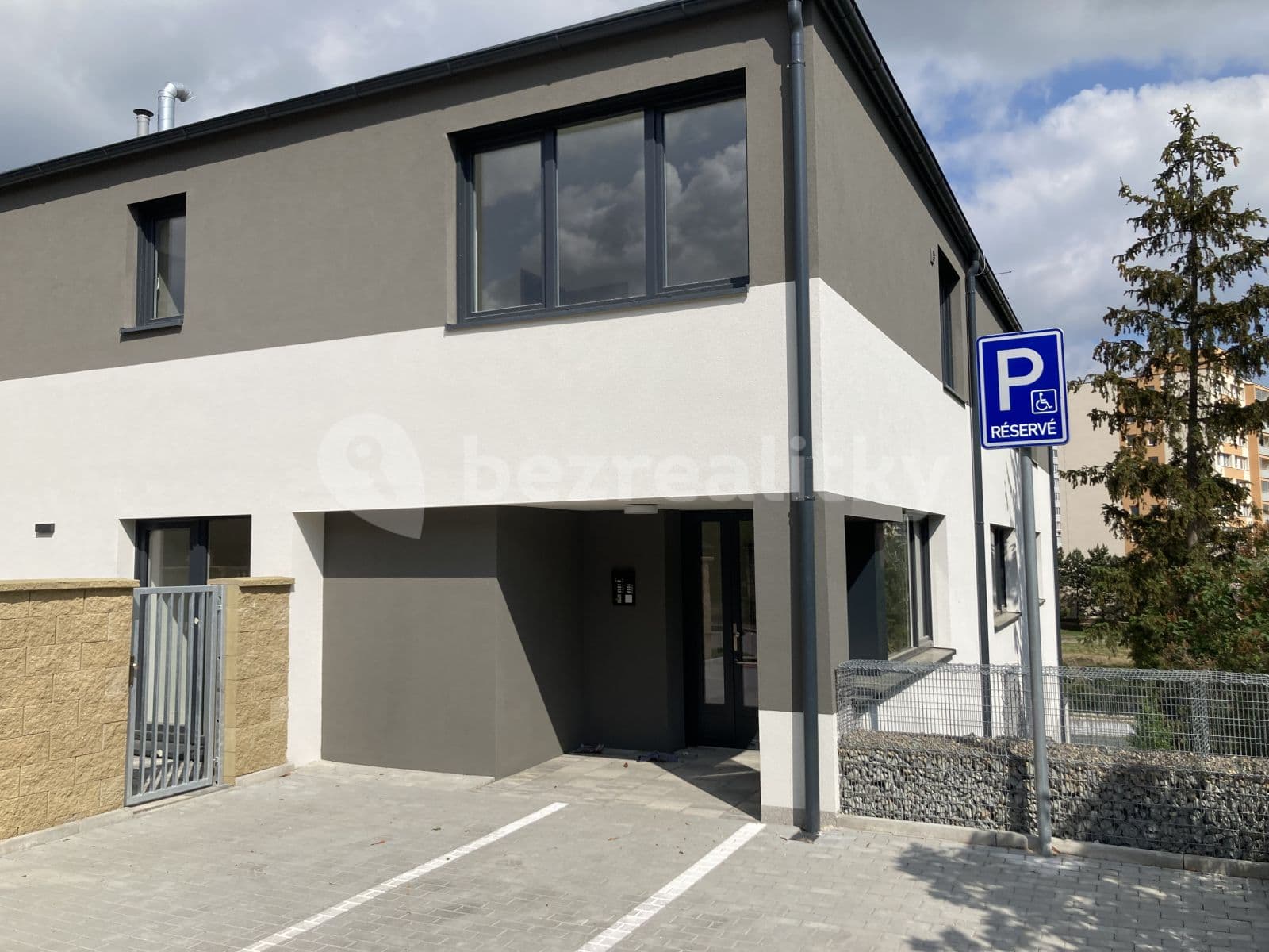 Pronájem bytu 1+kk 37 m², Pod Viaduktem, Praha, Praha Pronájem bytu 1+kk 37 m², Pod Viaduktem, Praha, Praha