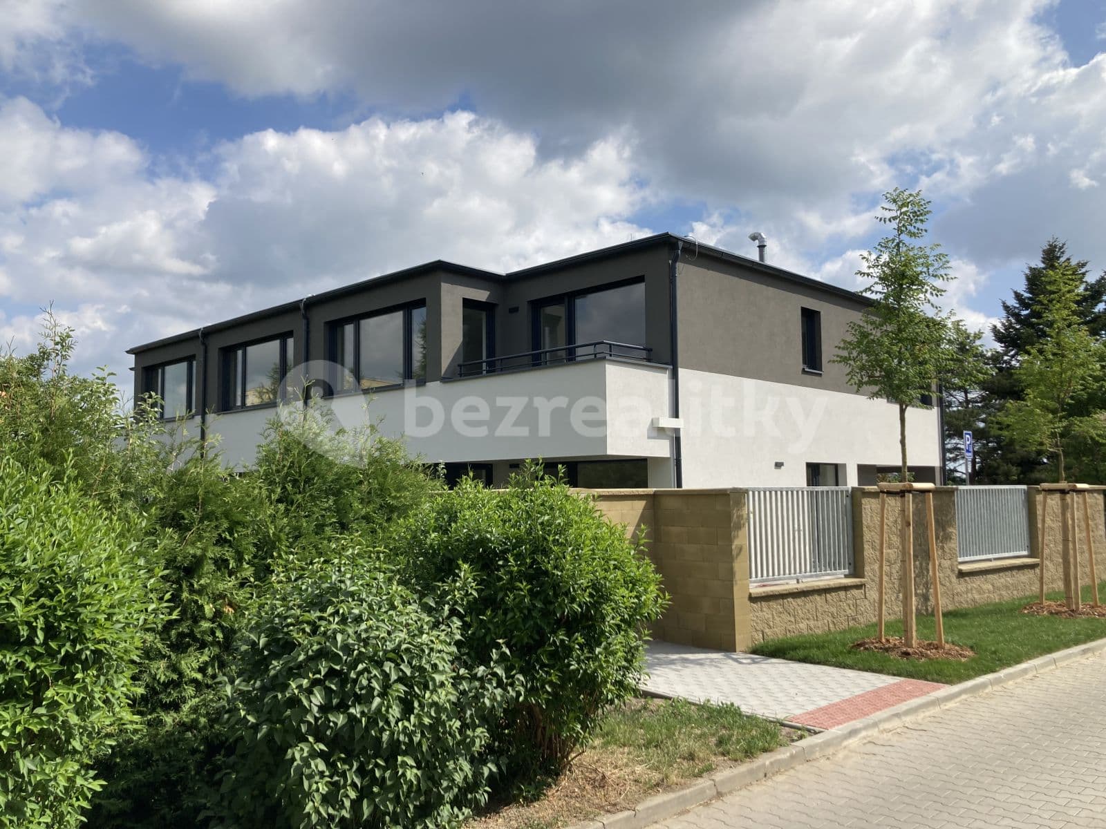 Pronájem bytu 1+kk 37 m², Pod Viaduktem, Praha, Praha Pronájem bytu 1+kk 37 m², Pod Viaduktem, Praha, Praha