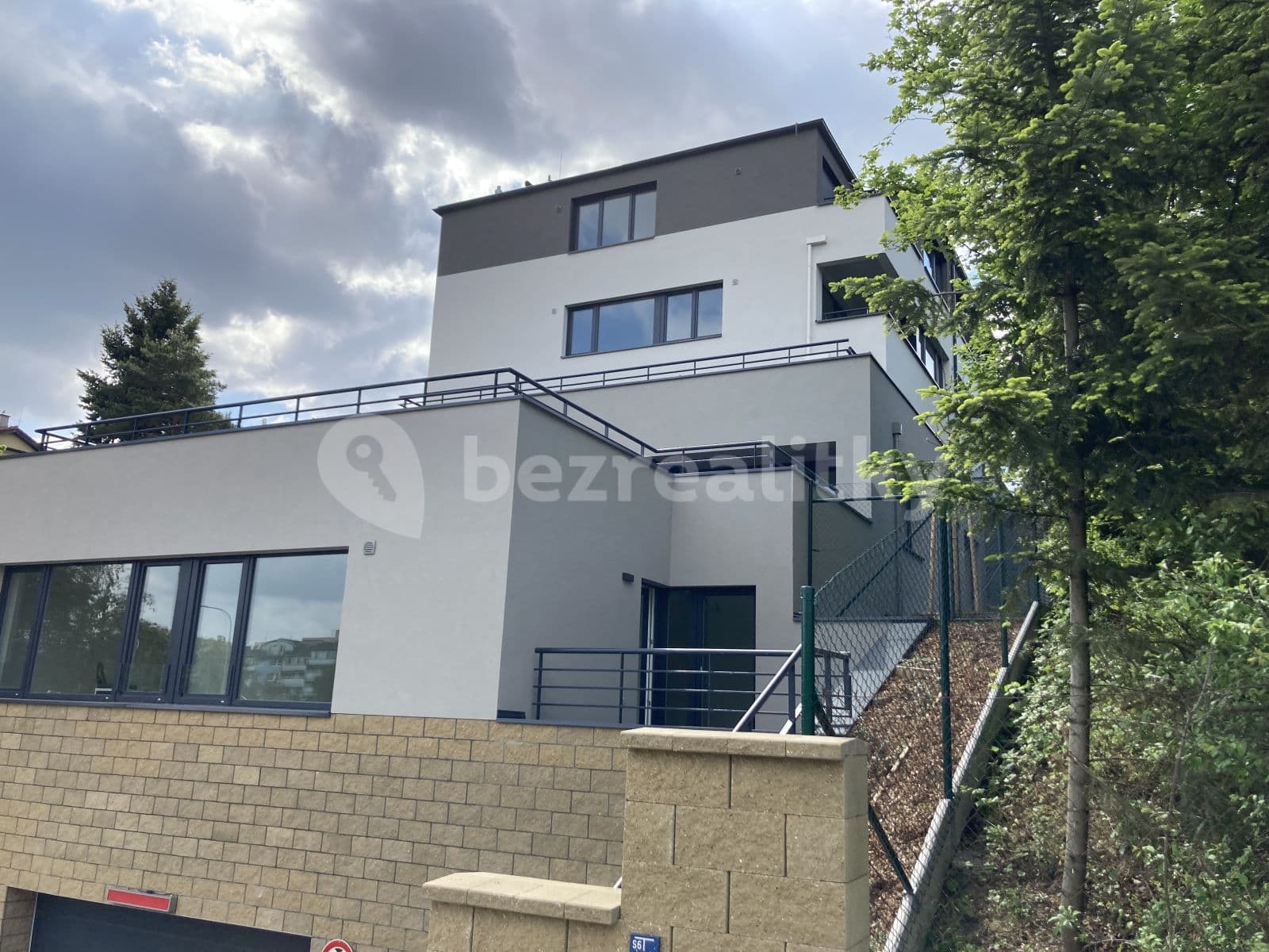 Pronájem bytu 1+kk 37 m², Pod Viaduktem, Praha, Praha Pronájem bytu 1+kk 37 m², Pod Viaduktem, Praha, Praha