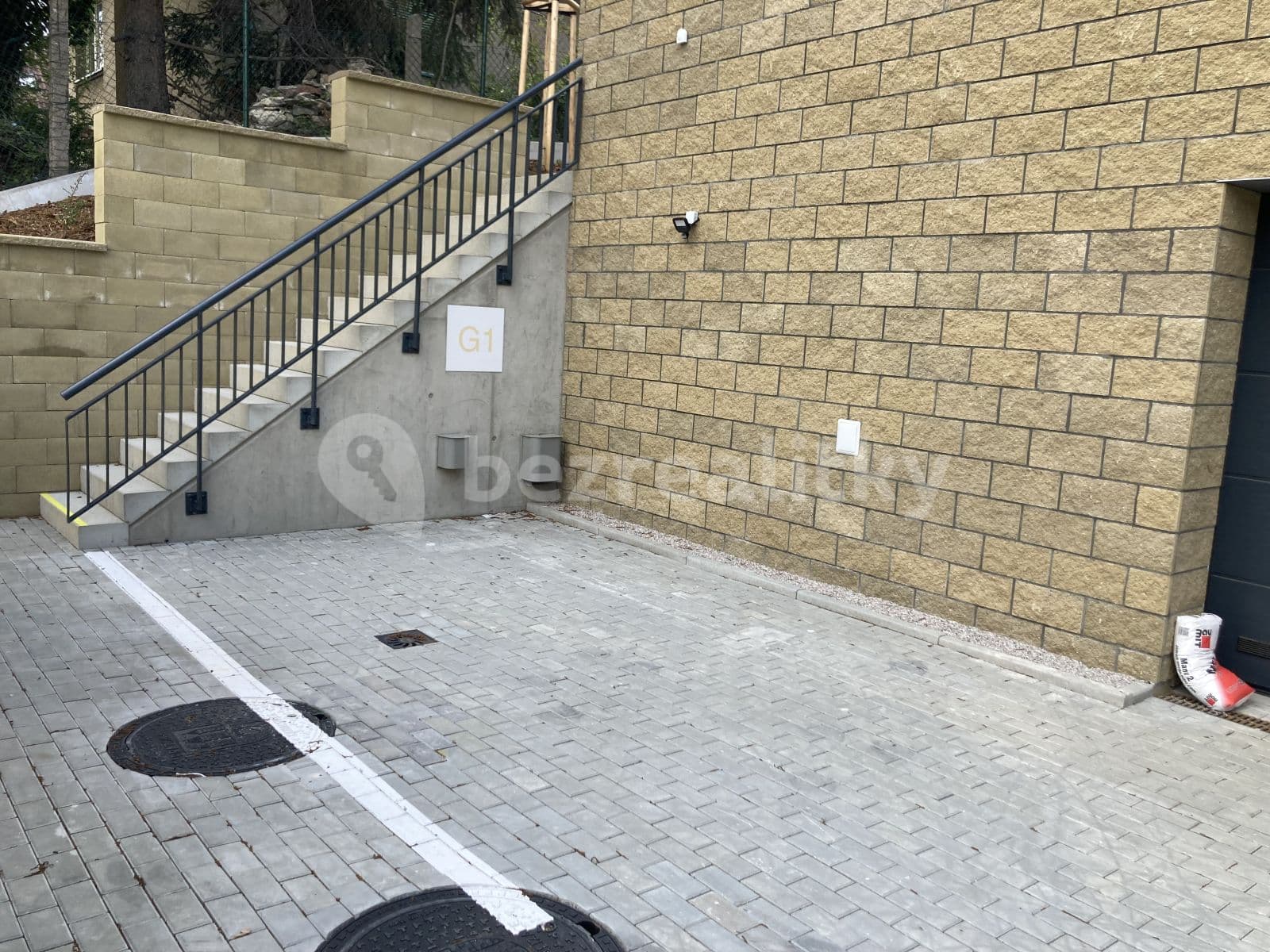 Pronájem bytu 1+kk 37 m², Pod Viaduktem, Praha, Praha Pronájem bytu 1+kk 37 m², Pod Viaduktem, Praha, Praha