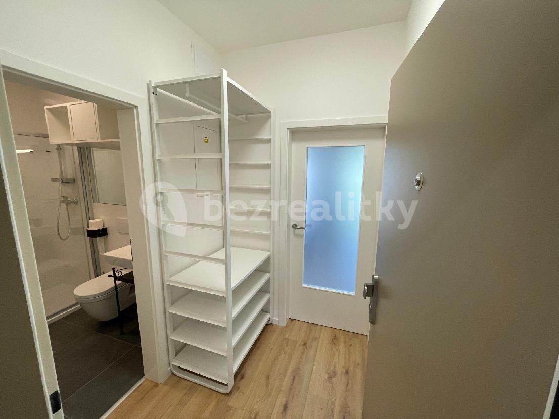 Pronájem bytu 1+kk 34 m², Poděbradská, Praha, Praha