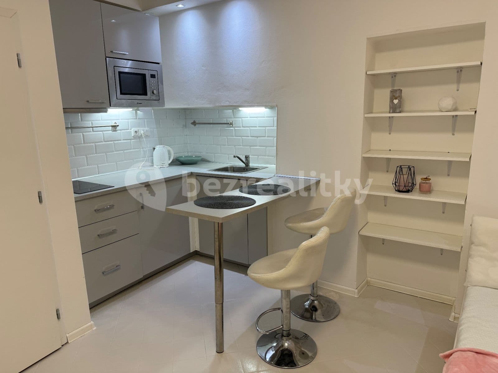 Pronájem bytu 1+kk 25 m², Pod Zvonařkou, Praha, Praha Pronájem bytu 1+kk 25 m², Pod Zvonařkou, Praha, Praha