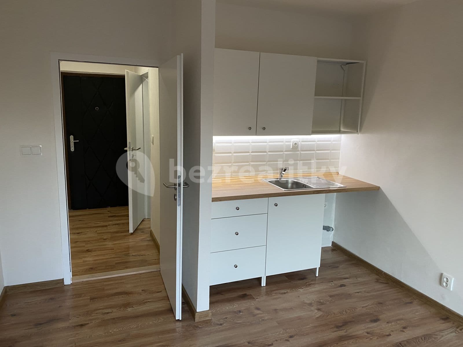 Pronájem bytu 1+kk 32 m², Hornopolní, Ostrava, Moravskoslezský kraj Pronájem bytu 1+kk 32 m², Hornopolní, Ostrava, Moravskoslezský kraj