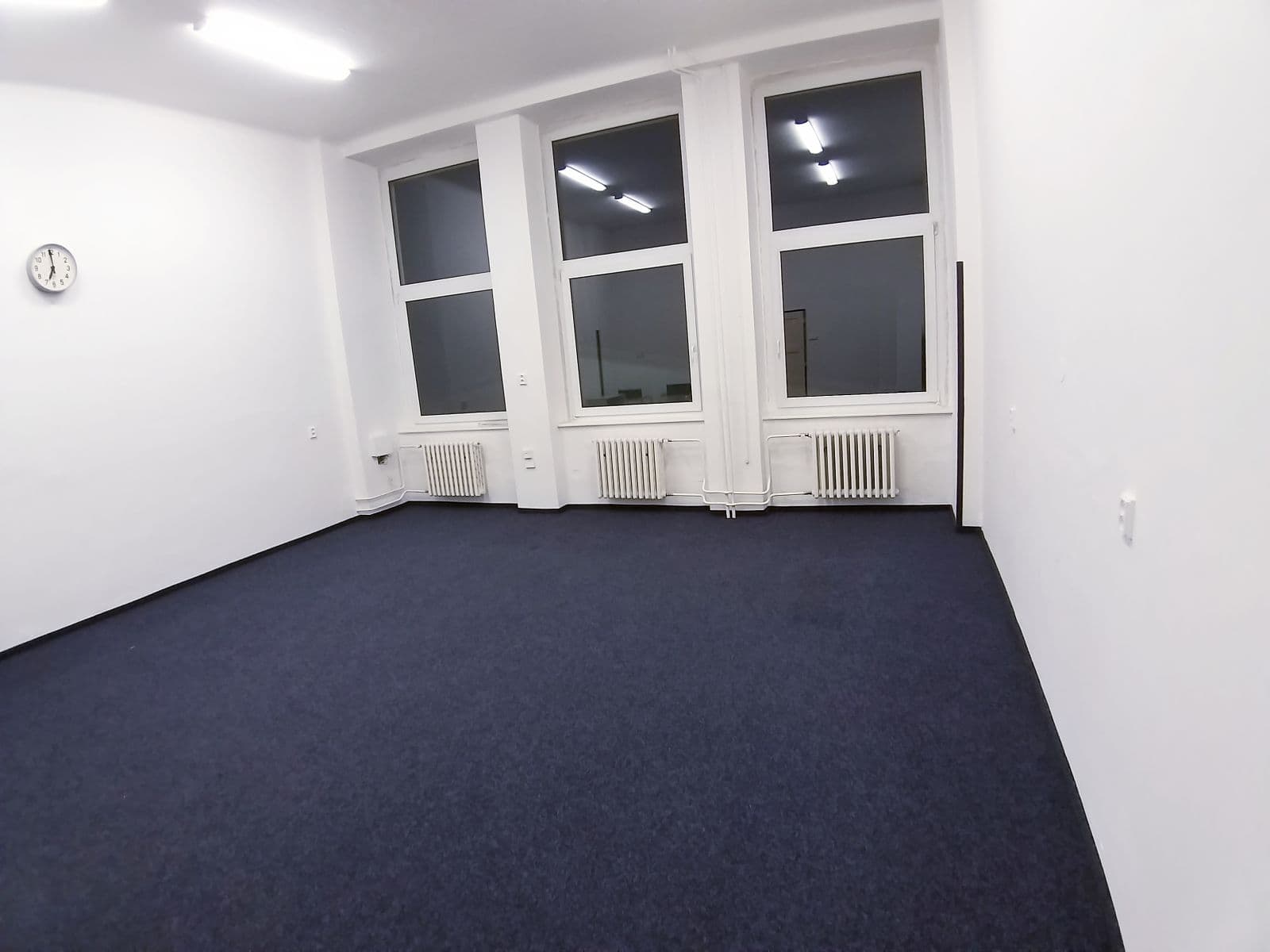 Pronájem kanceláře 24 m², Podnikatelská, Praha, Praha Pronájem kanceláře 24 m², Podnikatelská, Praha, Praha