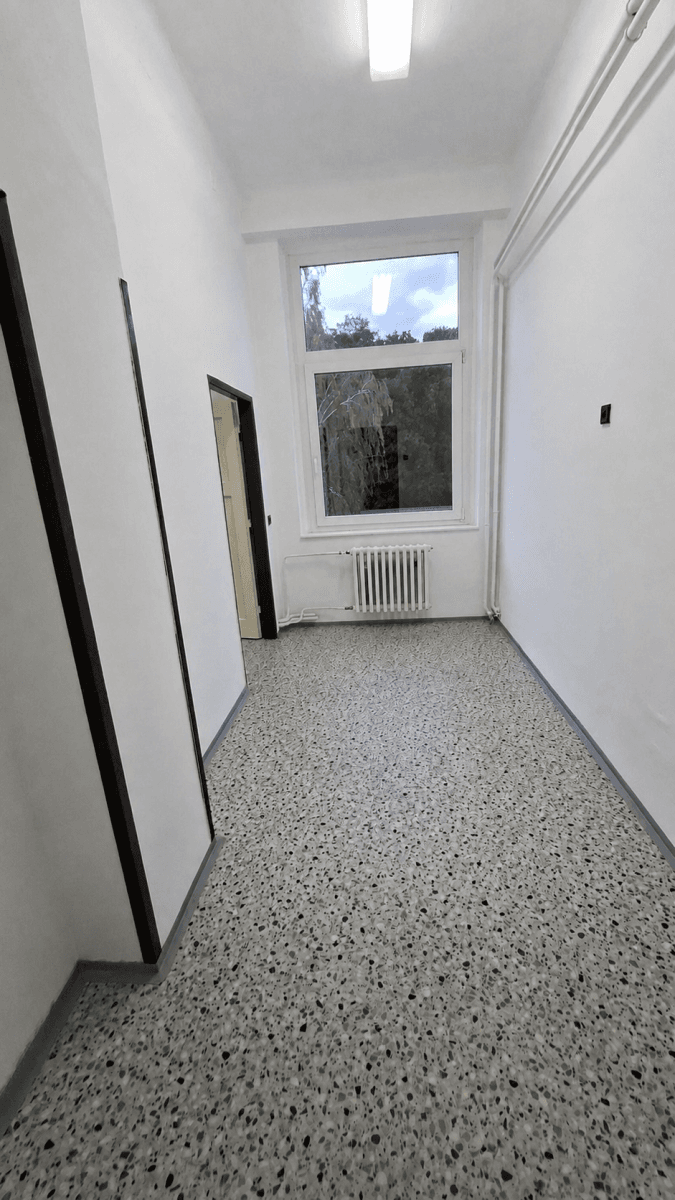 Pronájem kanceláře 18 m², Podnikatelská, Praha, Praha Pronájem kanceláře 18 m², Podnikatelská, Praha, Praha