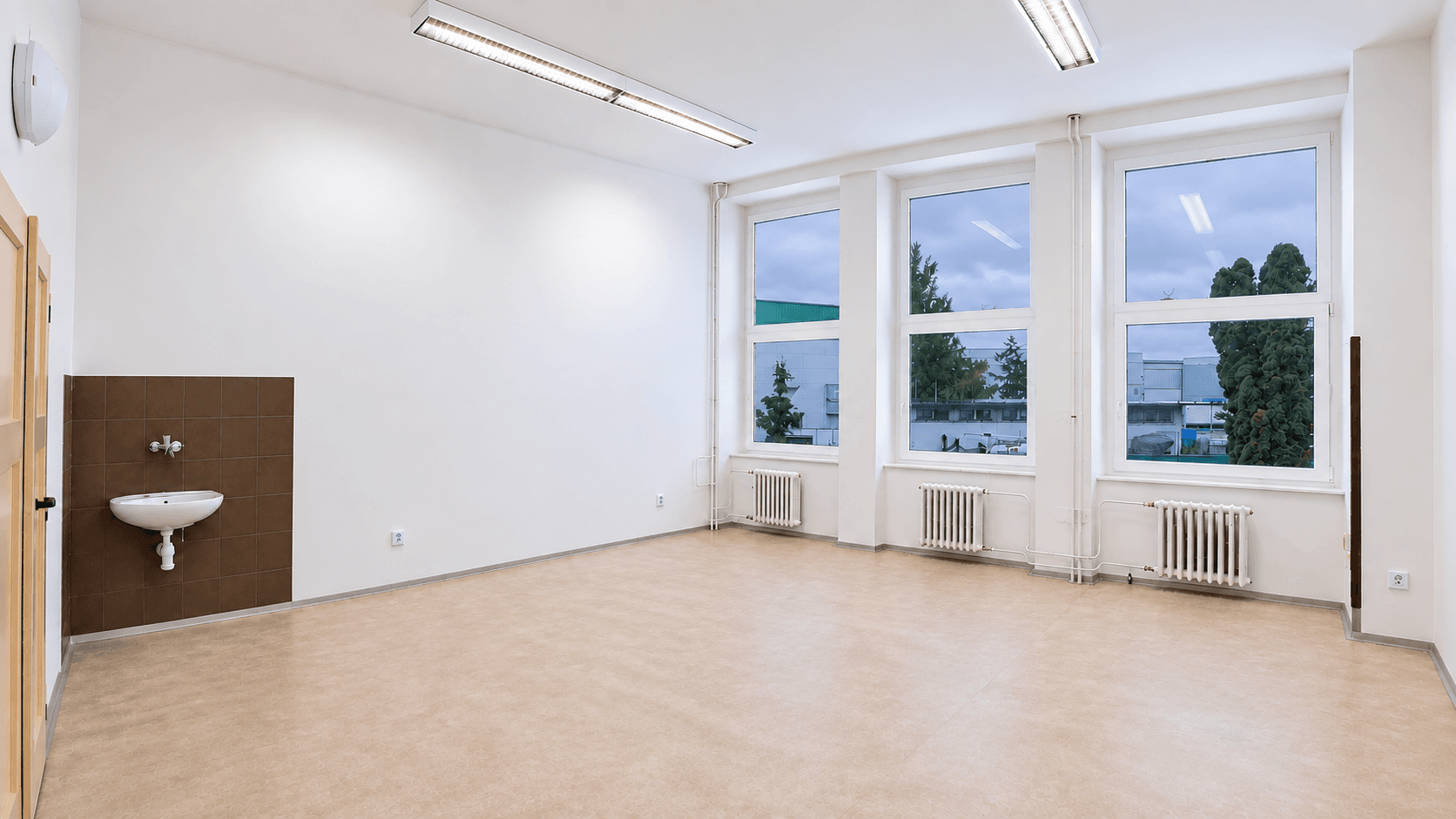 Pronájem kanceláře 18 m², Podnikatelská, Praha, Praha Pronájem kanceláře 18 m², Podnikatelská, Praha, Praha