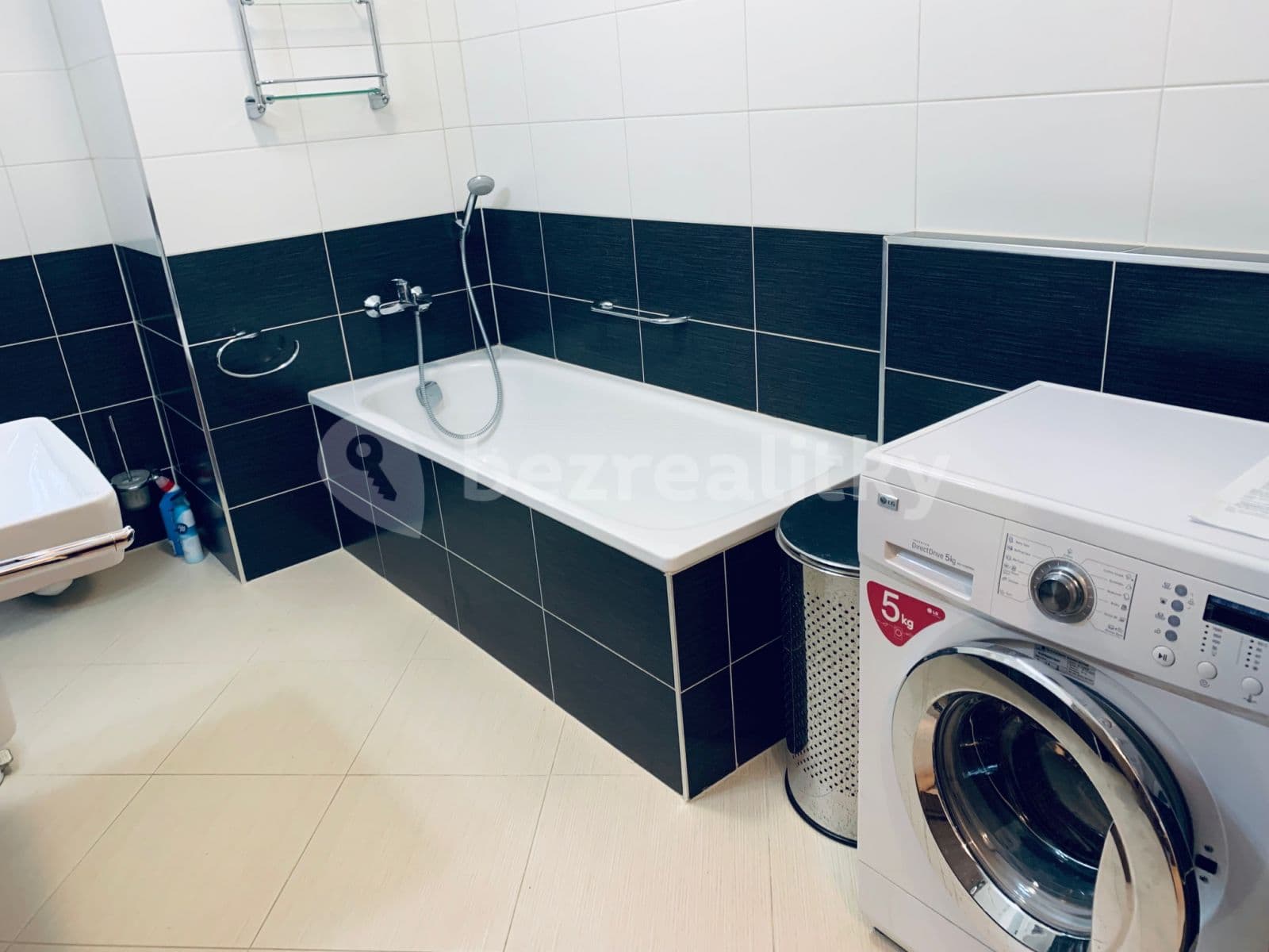 Pronájem bytu 2+kk 55 m², Pod Harfou, Praha, Praha Pronájem bytu 2+kk 55 m², Pod Harfou, Praha, Praha