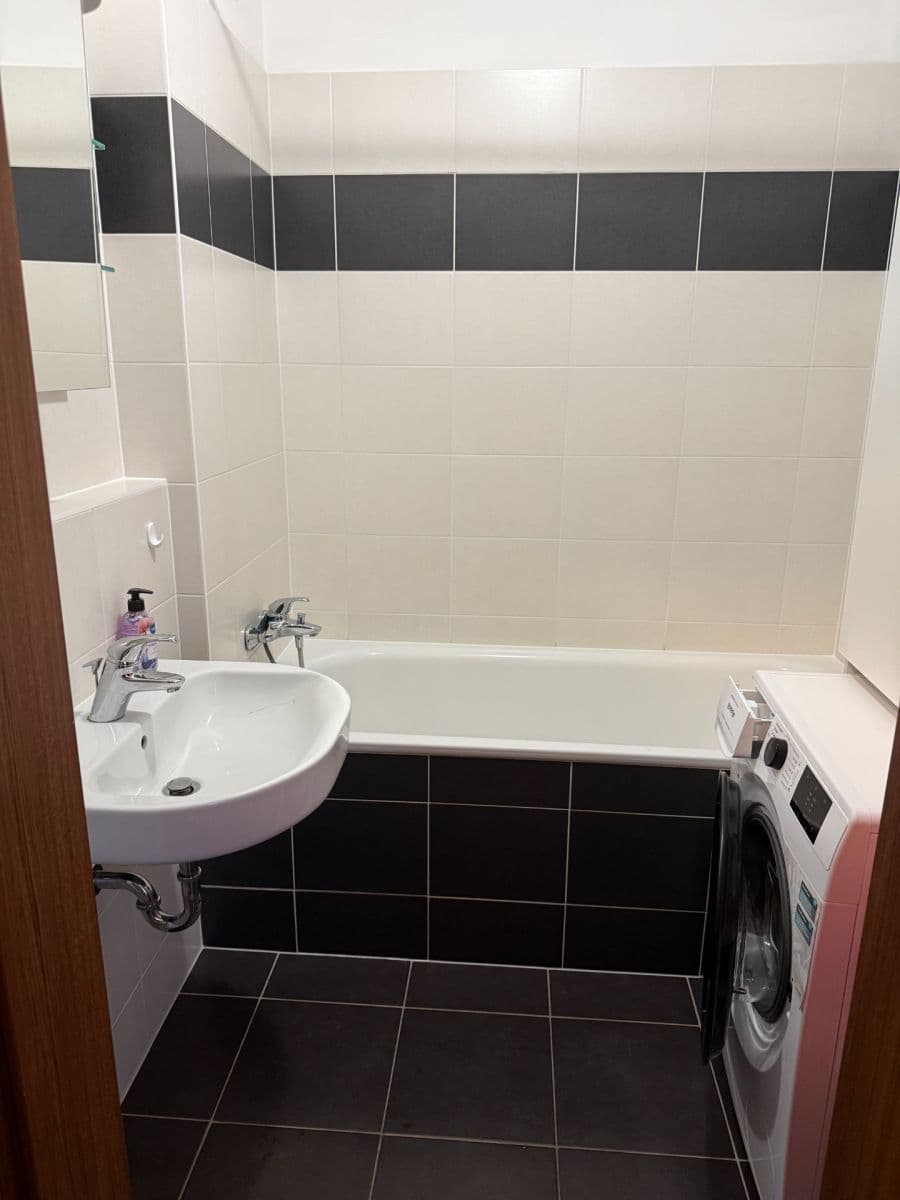 Pronájem bytu 2+kk 52 m², Nárožní, Praha, Praha Pronájem bytu 2+kk 52 m², Nárožní, Praha, Praha