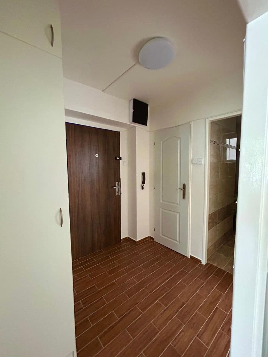 Pronájem bytu 2+1 50 m², K Červenému vrchu, Praha, Praha Pronájem bytu 2+1 50 m², K Červenému vrchu, Praha, Praha