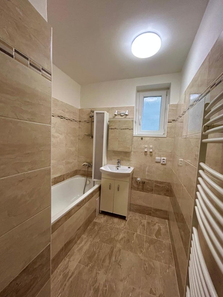 Pronájem bytu 2+1 50 m², K Červenému vrchu, Praha, Praha Pronájem bytu 2+1 50 m², K Červenému vrchu, Praha, Praha