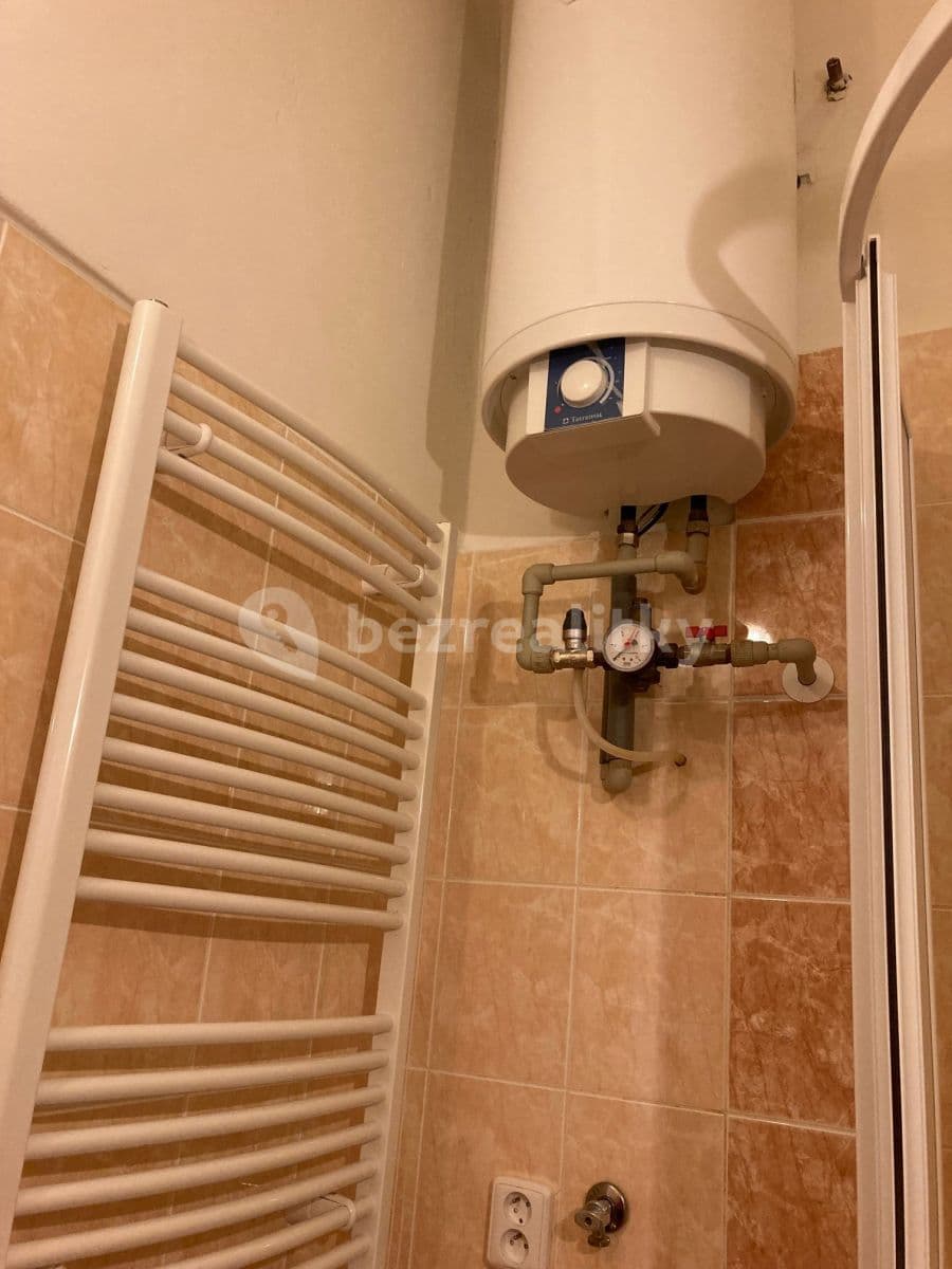 Pronájem bytu 1+kk 30 m², V Zahradách, Praha, Praha Pronájem bytu 1+kk 30 m², V Zahradách, Praha, Praha